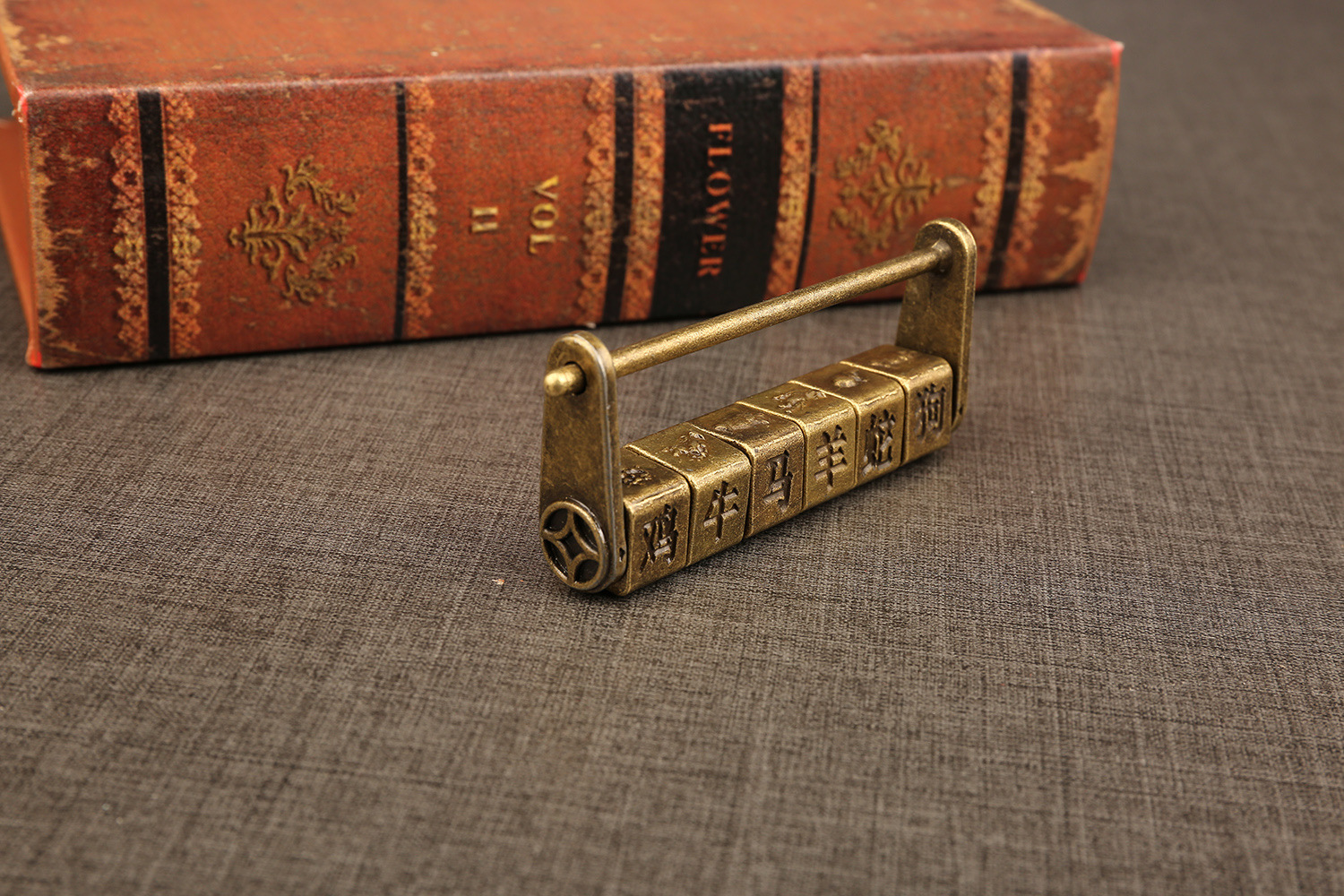 大号汉字生肖密码锁 仿古横开锁头 做旧横开复古铜锁老式古锁批发