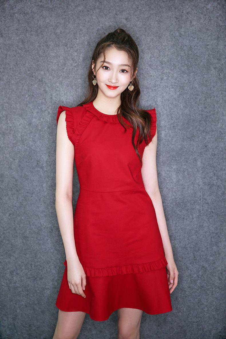 供应2018夏季明星关晓彤同款红色修身荷叶边甜美鱼尾无袖.