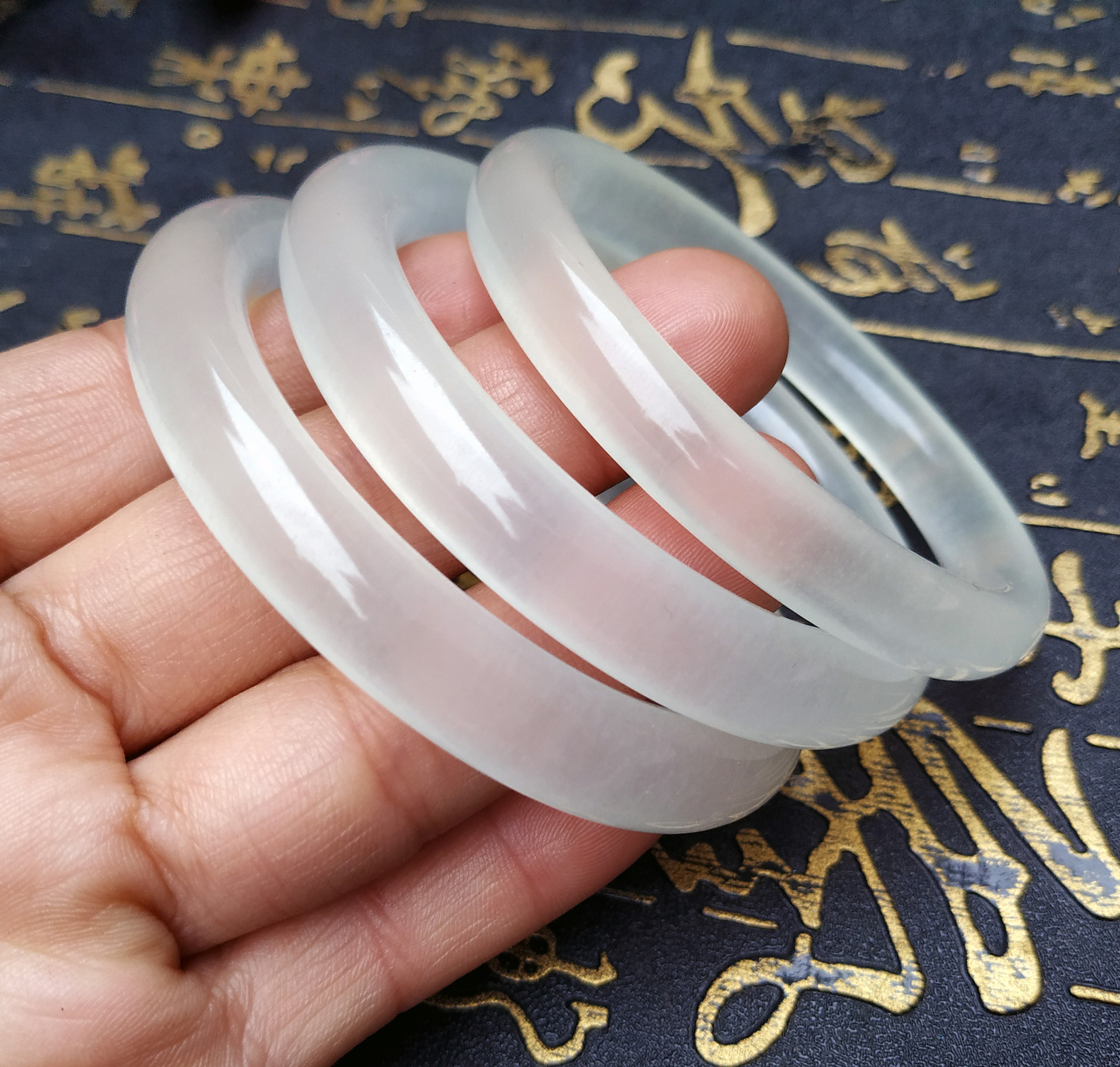 阿富汗冰丝玉圆条手镯女款细条冰种蚕丝玉镯子透明白玉镯子