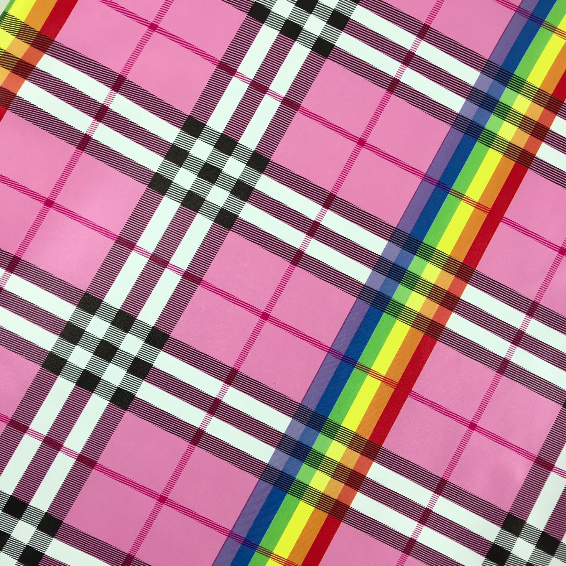 厂家直销中意皮革pvc印花革大牌格子纹数码印花箱包合成人造革厂