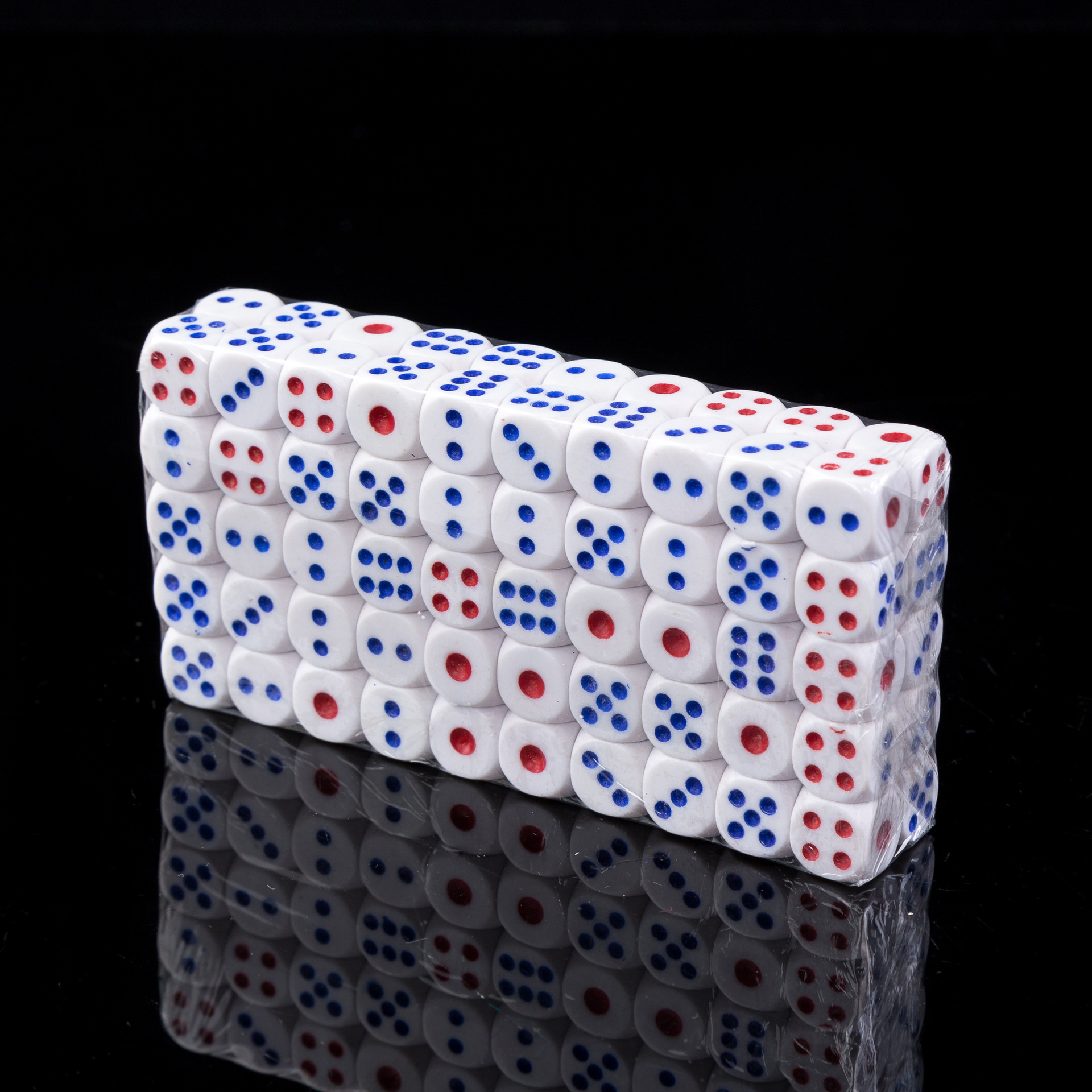 特价热卖圆角骰子色子筛子棋牌色粒情趣骰子色子酒吧ktv游戏骰盅