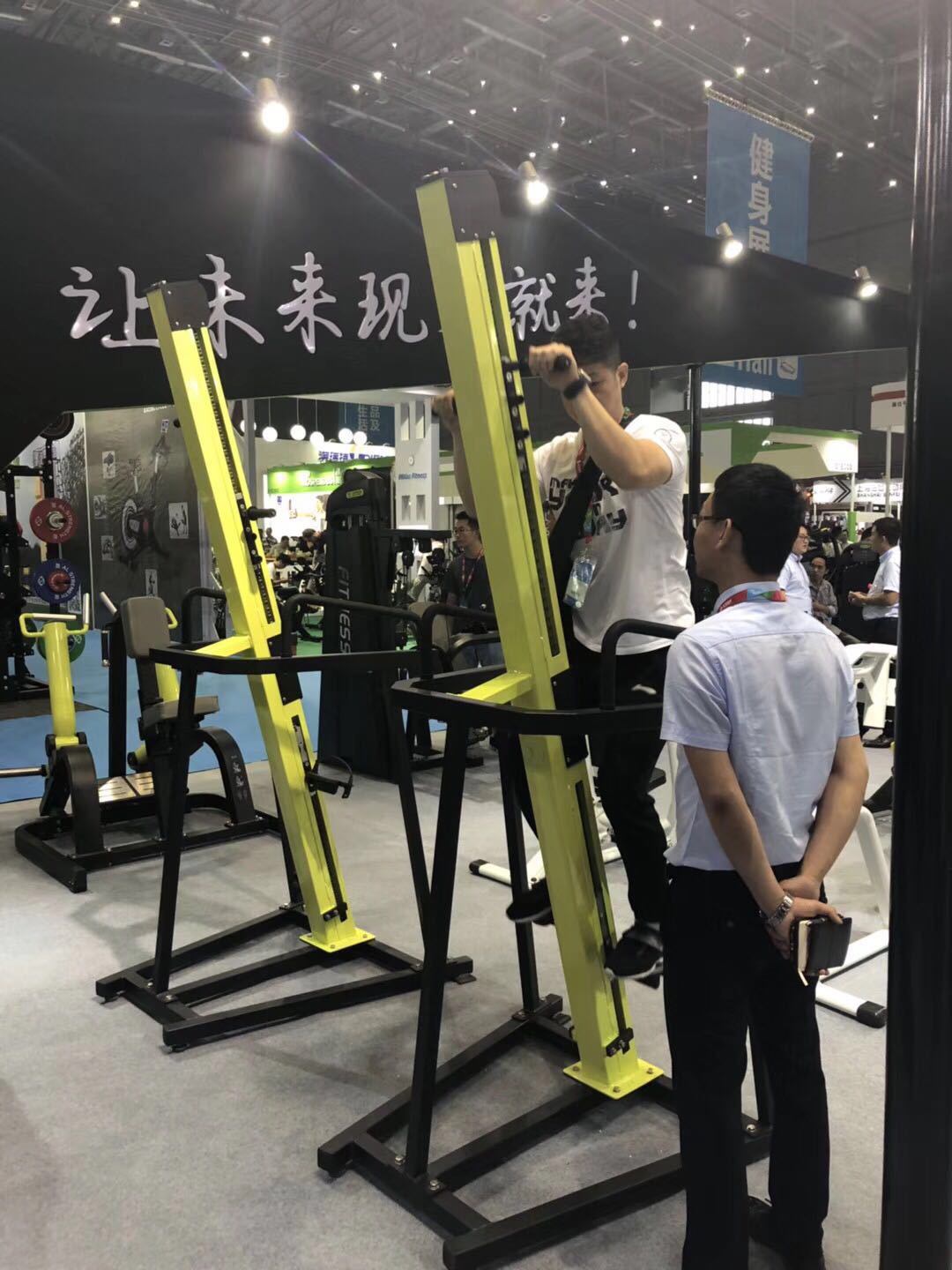 攀爬机极限全身攀爬机versaclimber攀爬机球员训练专用极限攀爬机