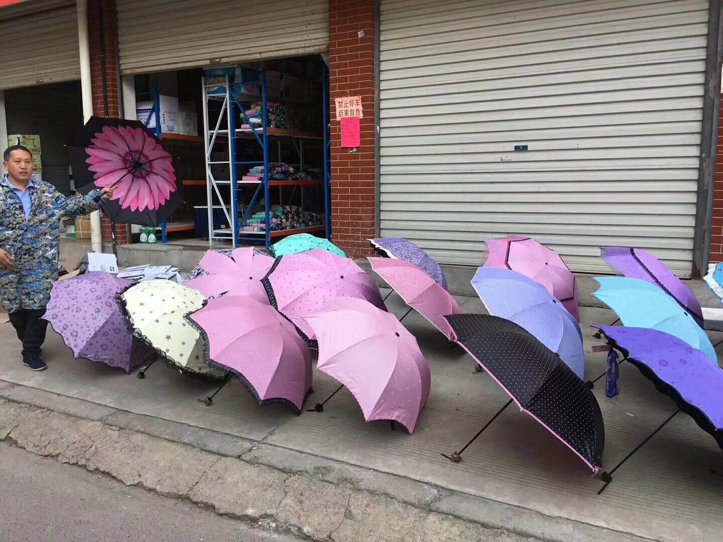 2018热销江湖地摊产品 黑胶雨伞 太阳伞厂家货源批发