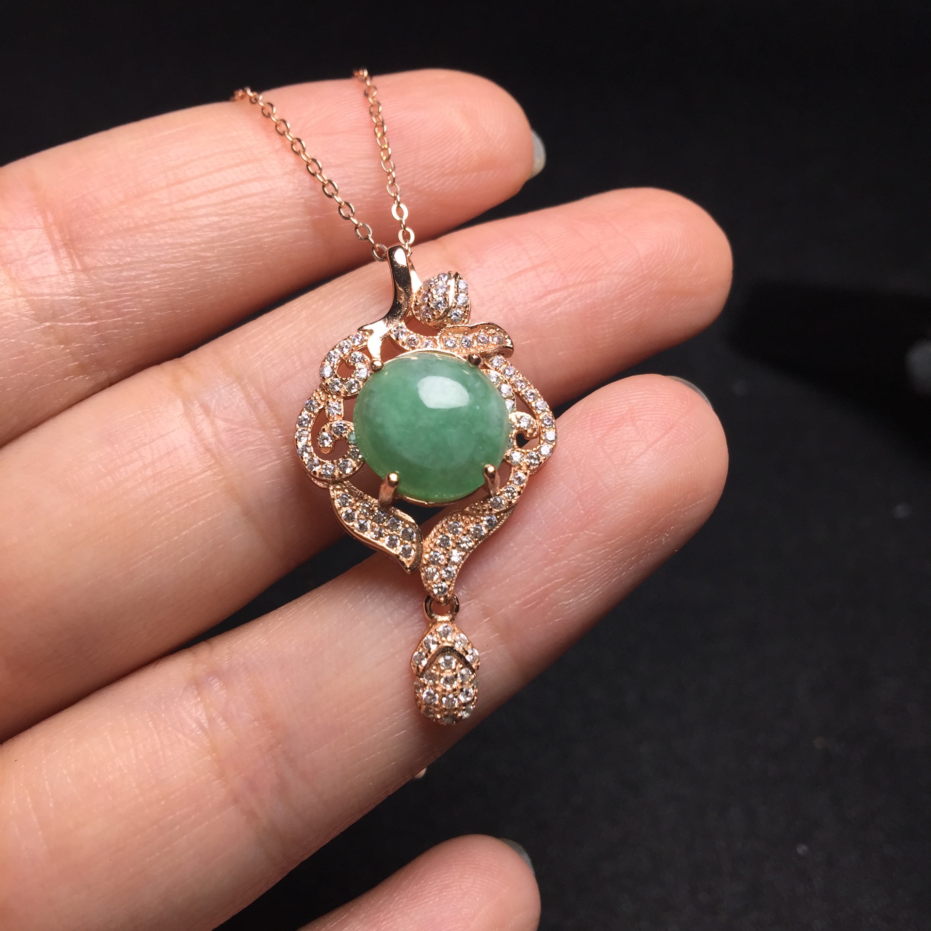 彩宝首饰 925银镶嵌天然翡翠吊坠 款式新颖独特简单大方