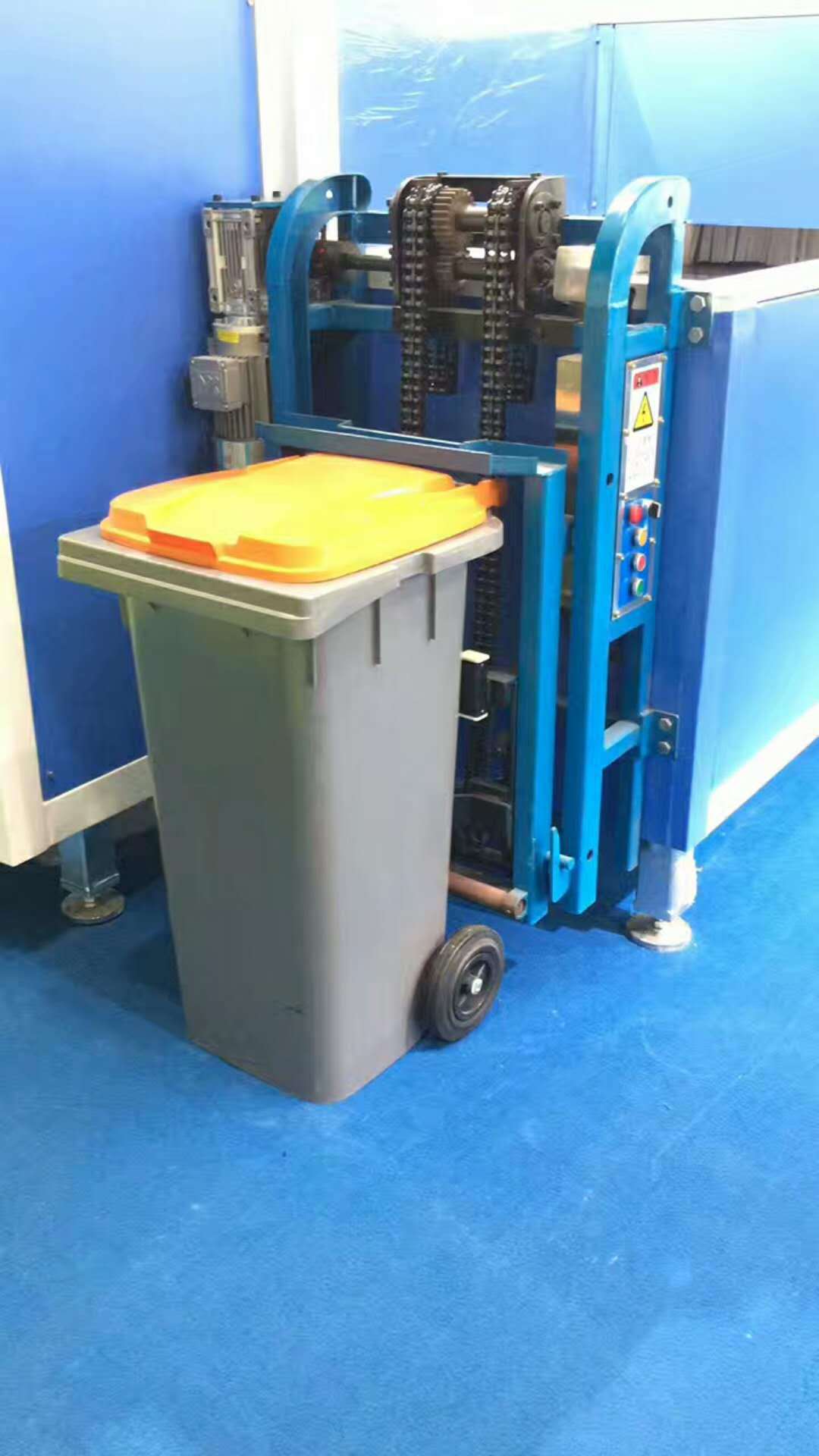 垃圾车提升机图纸240升垃圾桶提升机挂桶垃圾车提升机模型制作