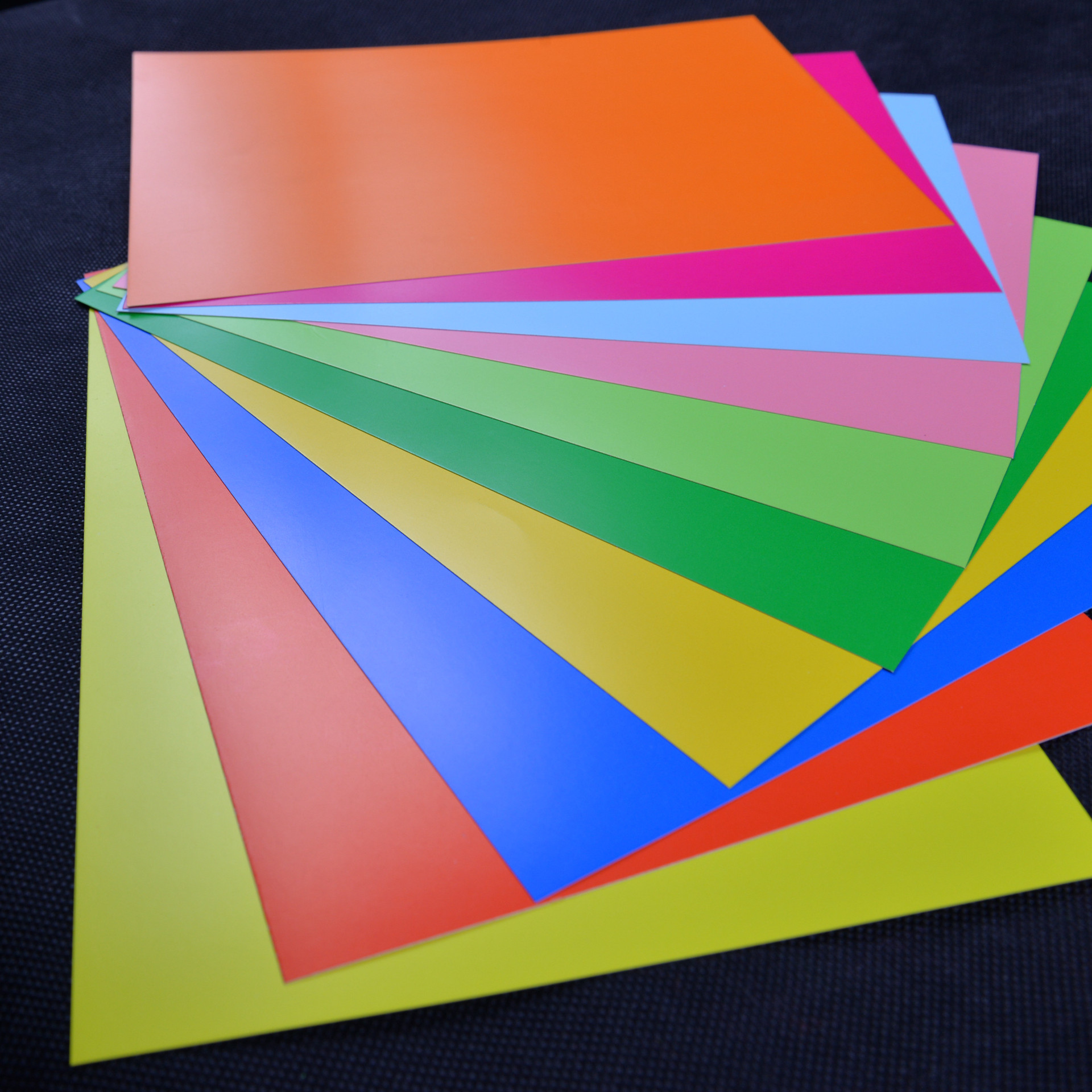 4开色卡纸200克亮光彩色卡纸加厚光面卡纸学生手工剪纸厂家直销