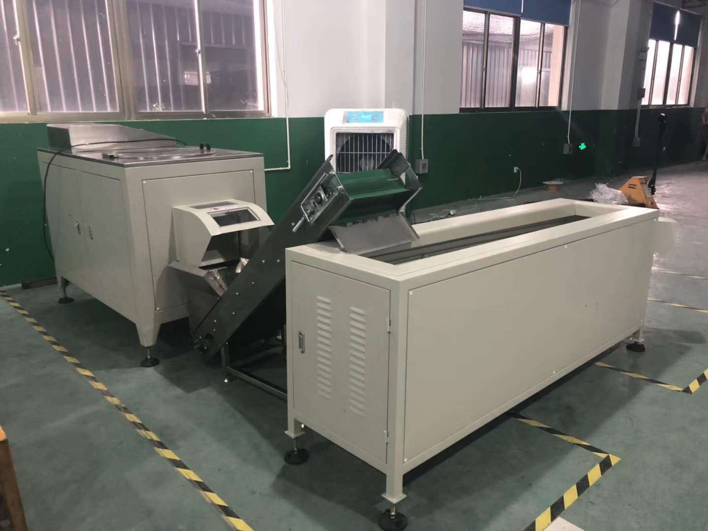 硅胶平垫圈撕边机,硅胶皮碗管子甩边机,硅橡胶o型圈修边机