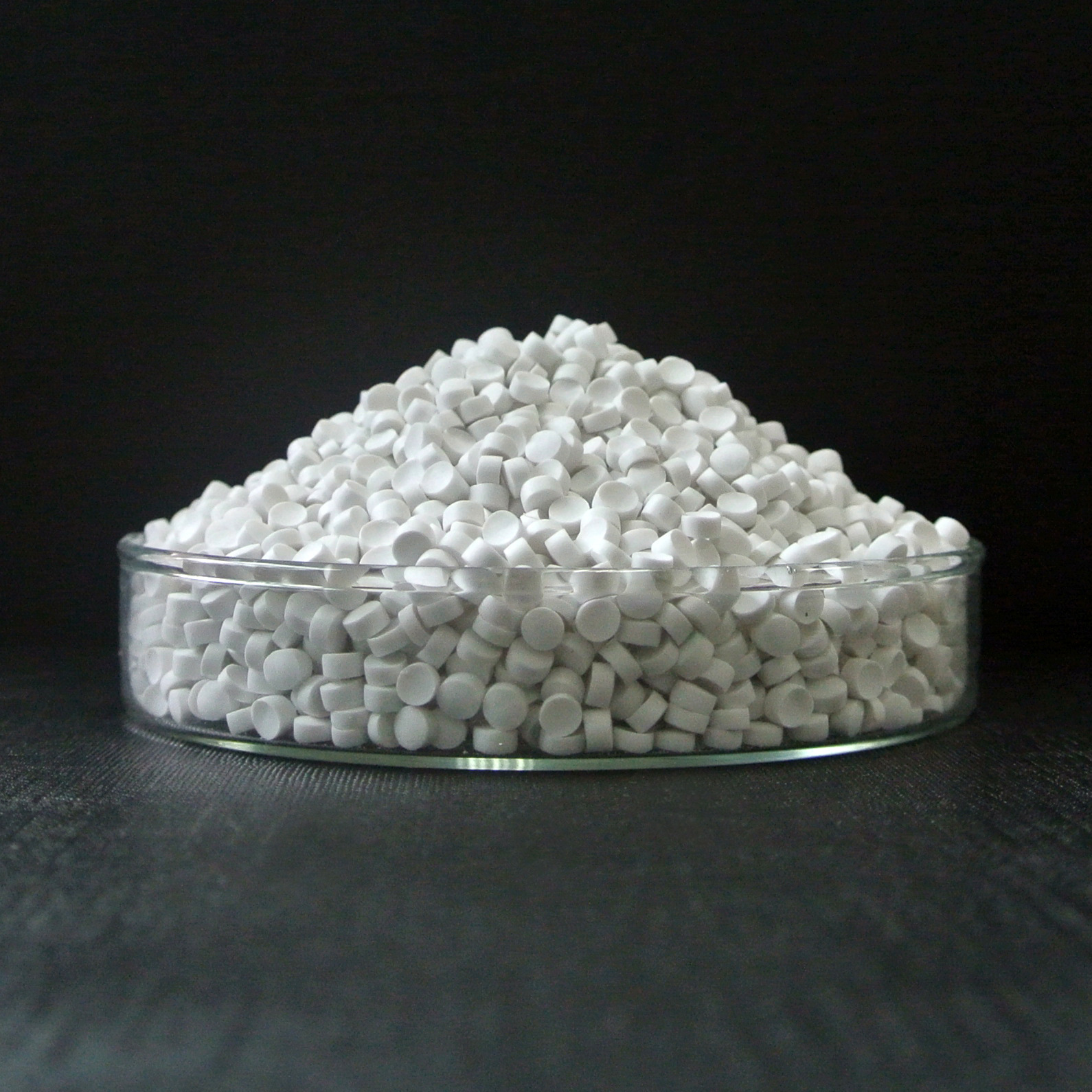 厂家专业定制pvc塑胶粒多颜色含铅挤出小型材pvc塑料颗粒