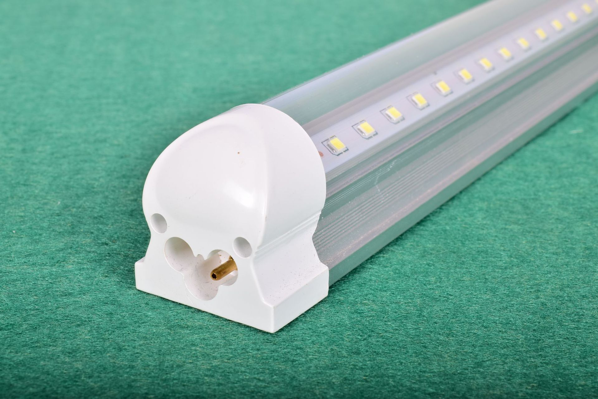 t8一体化v形日光灯 教室办公室厂房灯具 高亮度节能灯管厂家直销