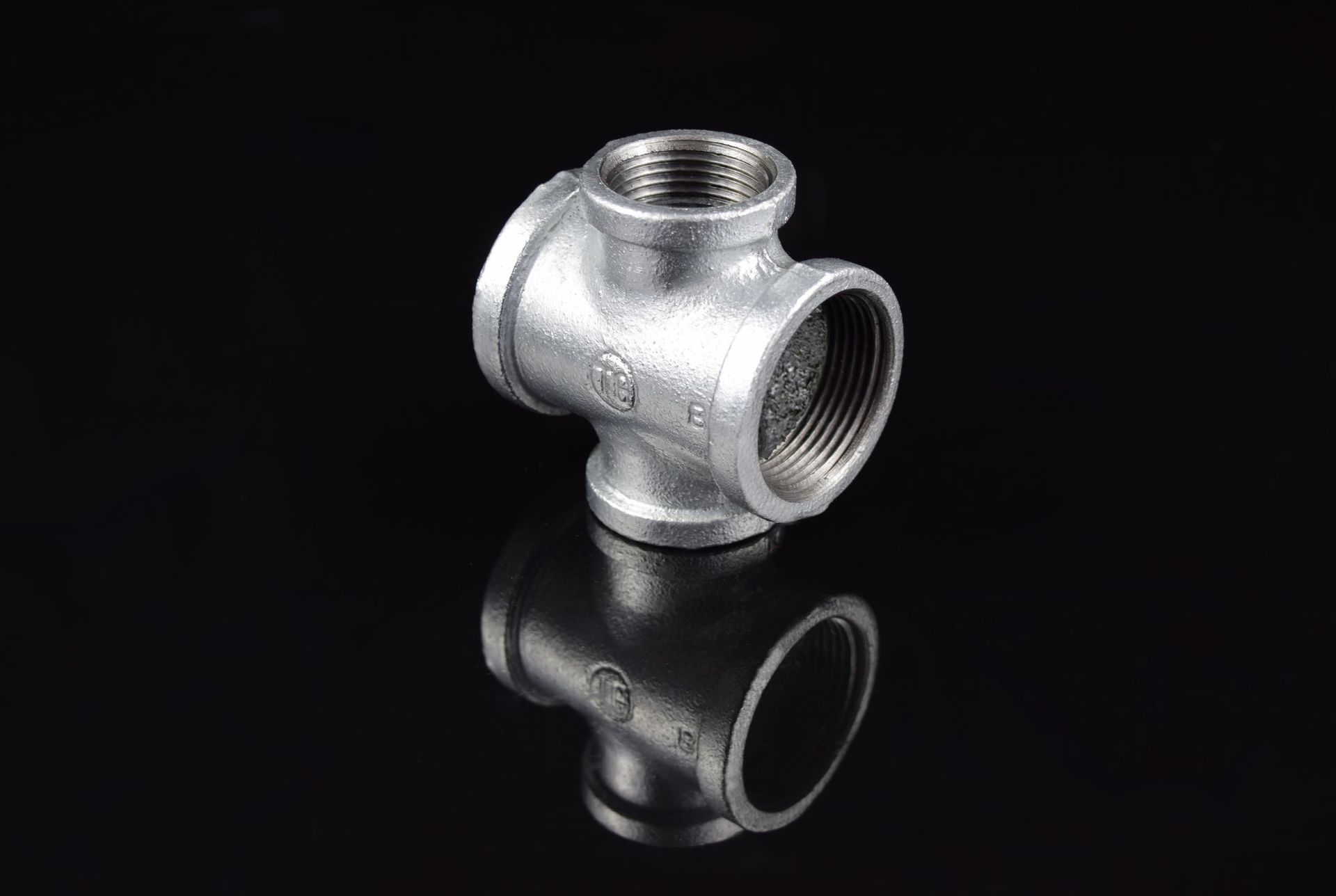 厂家销售 dn15-100同经异径四通 玛钢管件 镀锌铸铁丝接消防管件