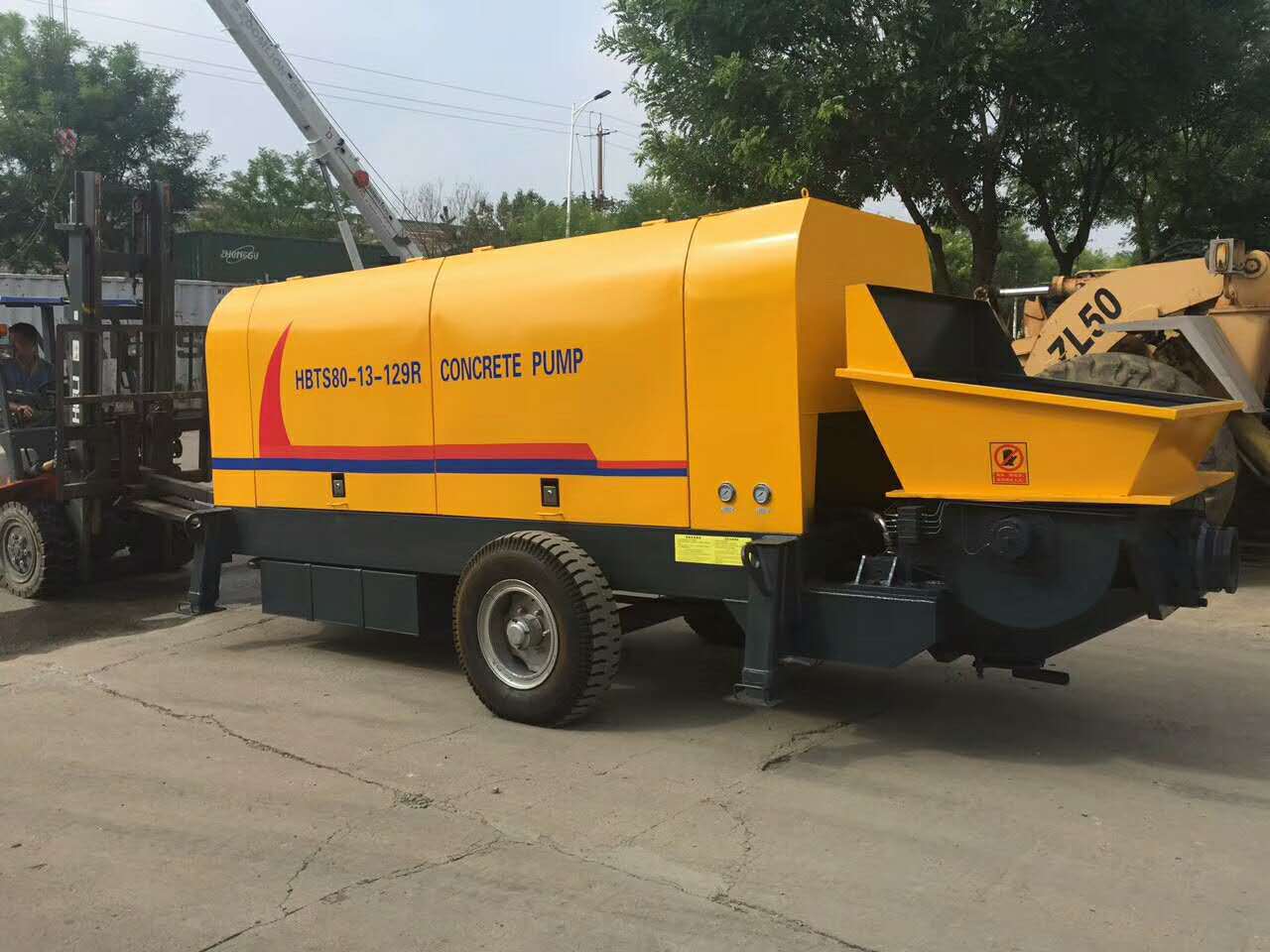 柴油拖泵60泵商混输送地泵hbt柴油拖式混凝土输送泵60柴油泵