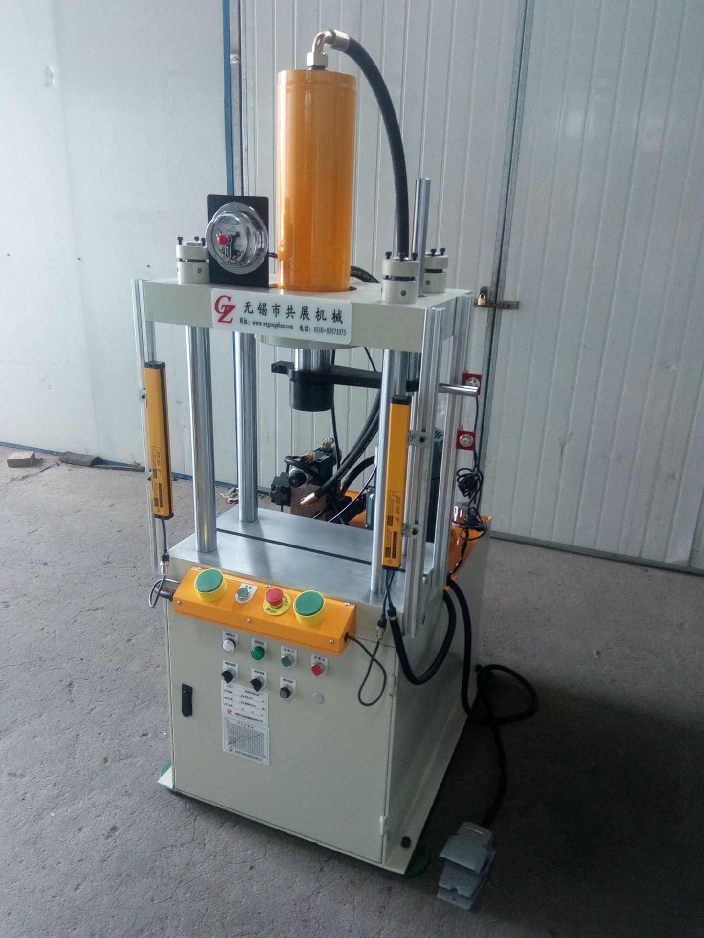 大量供应小型四柱液压机三梁四柱油压机四柱油压机批发