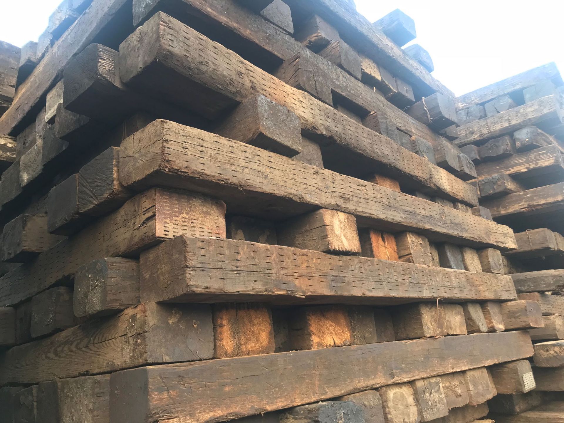 天津批发二手再用铁路旧枕木尺寸160*220*2500mm现货供应库存充足