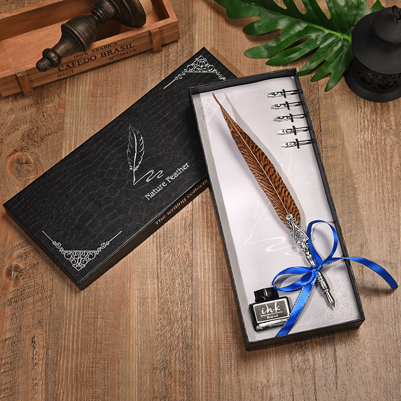 In Stock European Retro Peacock Feather Signature Pen Western Creative Business Gift Dipped in Water Pen Gift Wholesale
