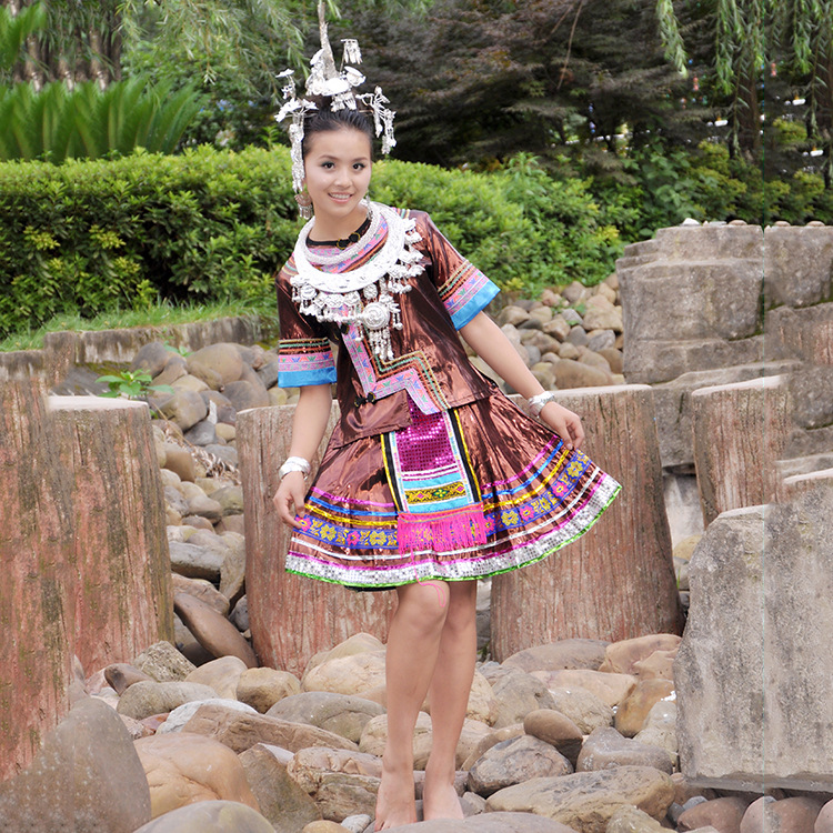 厂家销售 2018新款舞蹈服舞台服装 侗族演出服少数民族服 可定制