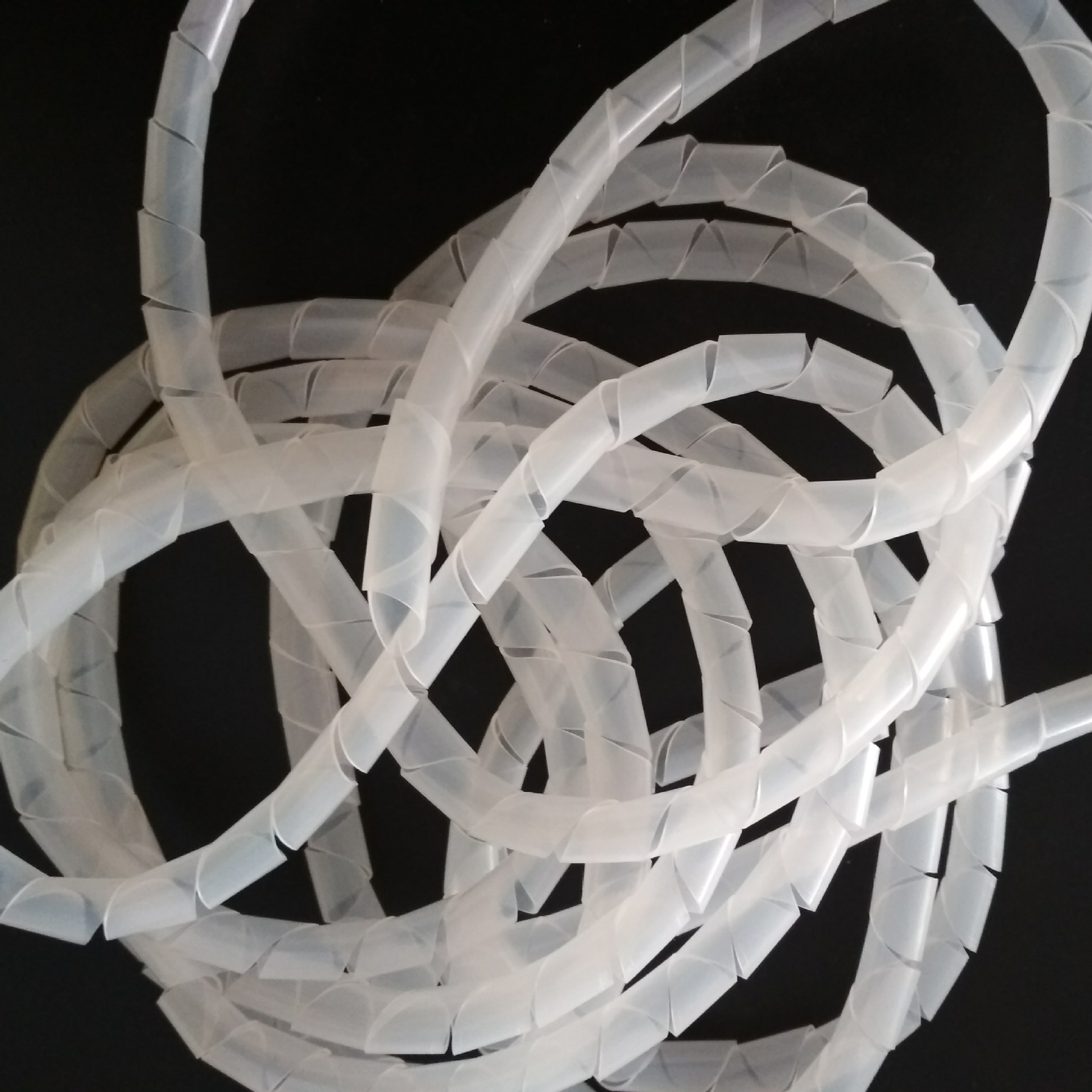 电线缠绕管 pe螺旋塑料管理线管 卷式结束带 理线管 护线管