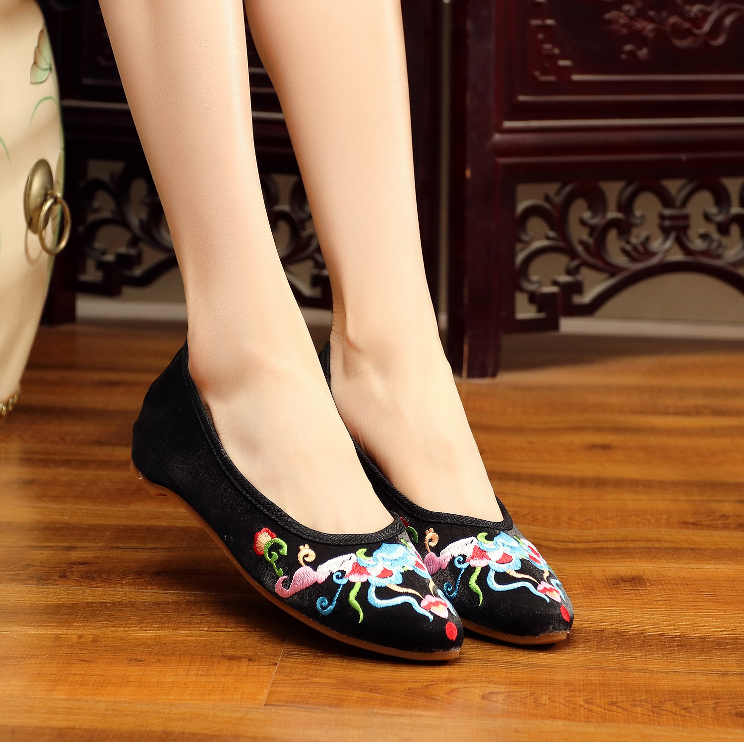 旭日东升 老北京绣花布鞋民族风牛筋底内增高广场舞蹈女单鞋