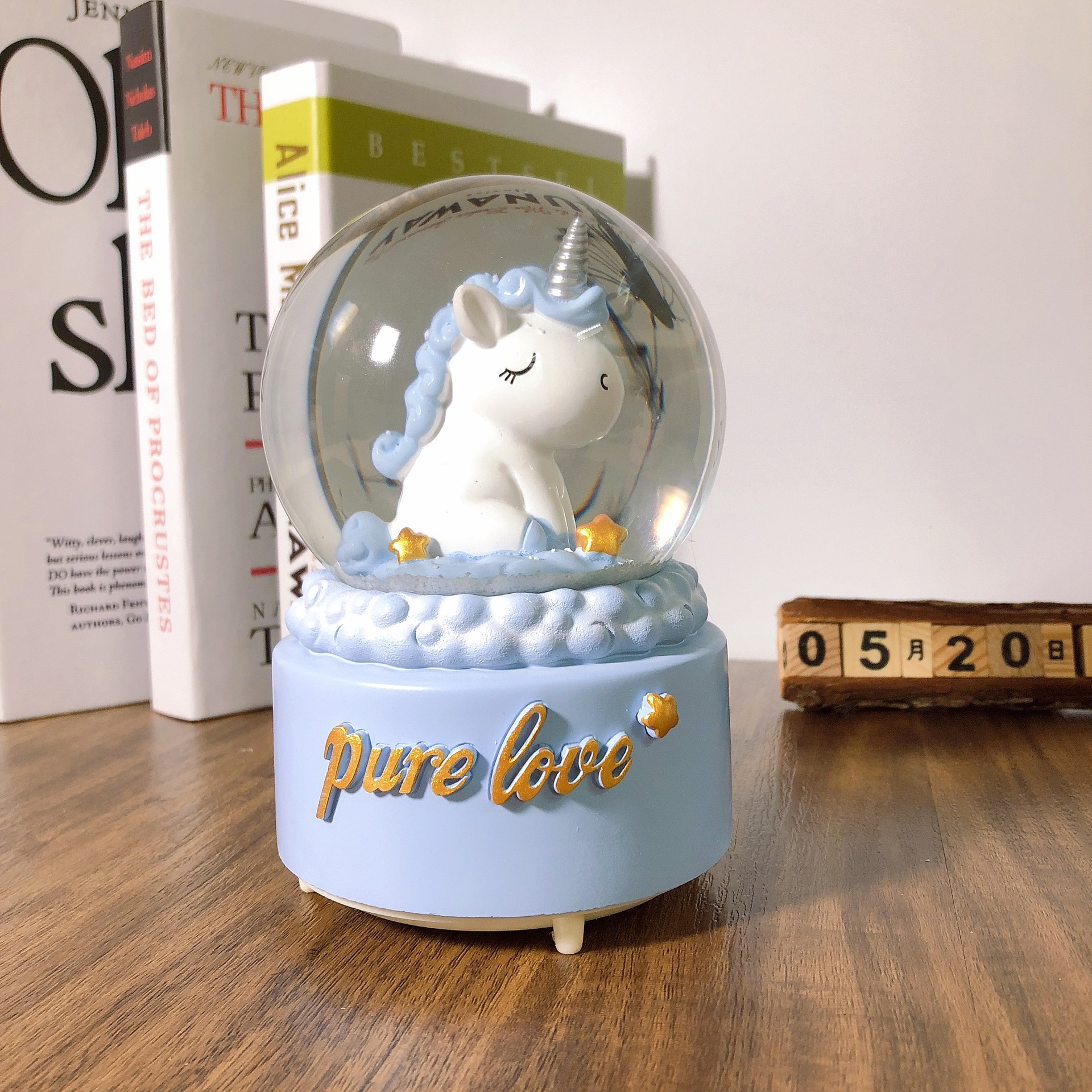 新款独角兽水晶球旋转飘雪花卡通可爱音乐盒摆件创意儿童节礼物