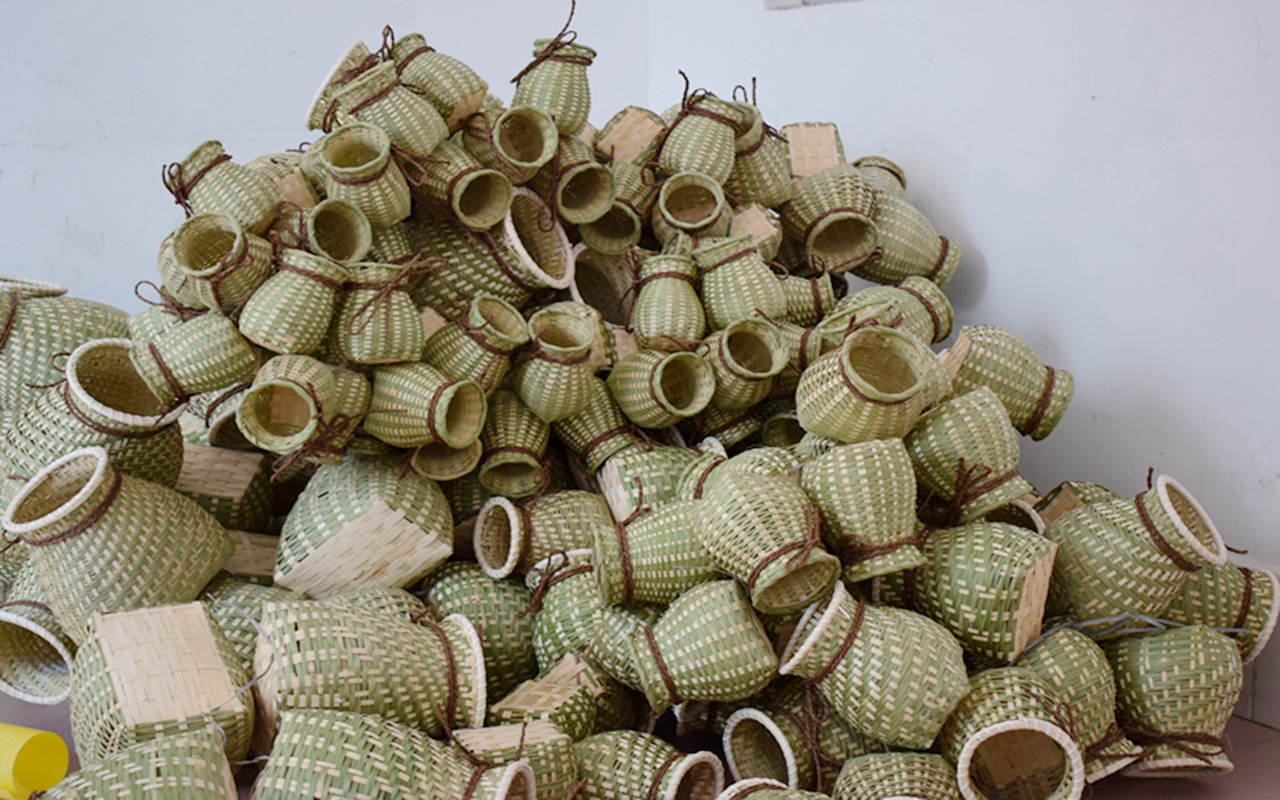 淘宝货源 装饰小背篓 现货批发幼儿园舞蹈表演道具 大号竹编鱼篓