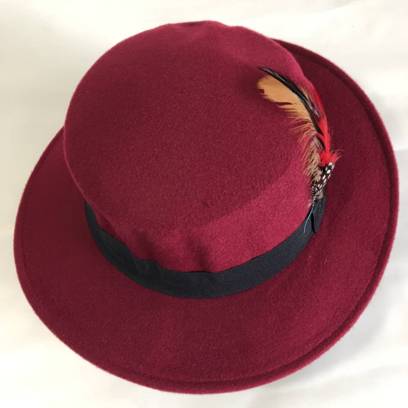 欧美外贸秋冬平顶仿毛呢礼帽女士英伦时尚仿羊毛复古个性帽子羽毛