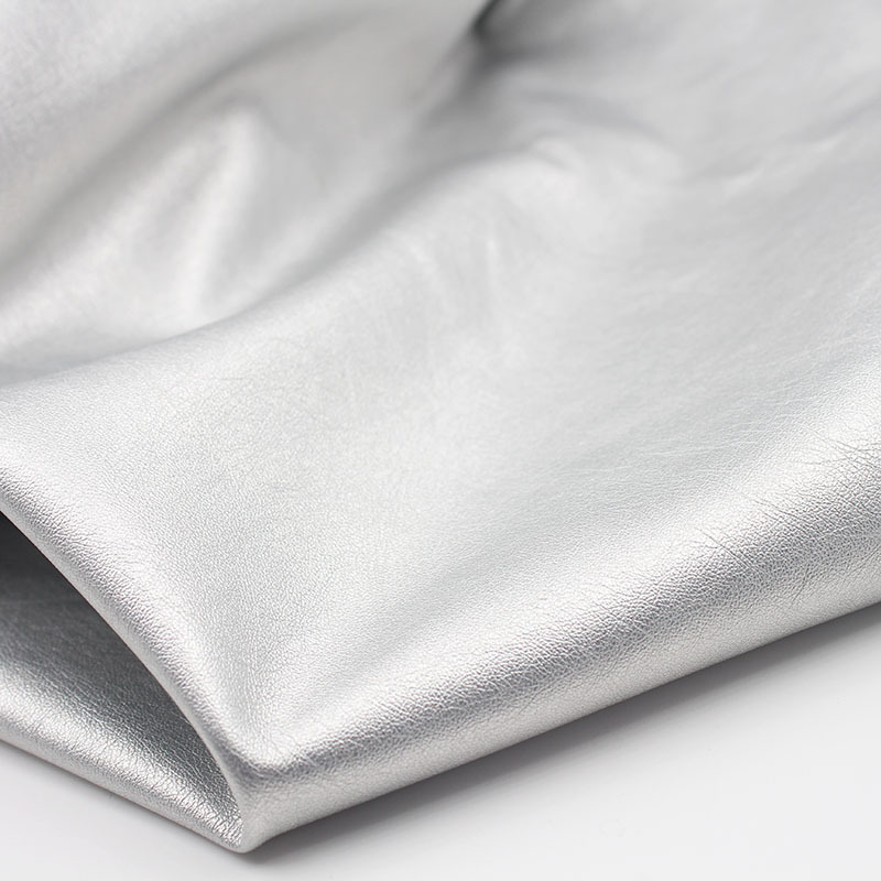 专业生产 金属银色pu革 珠光银仿皮面料 工厂直销