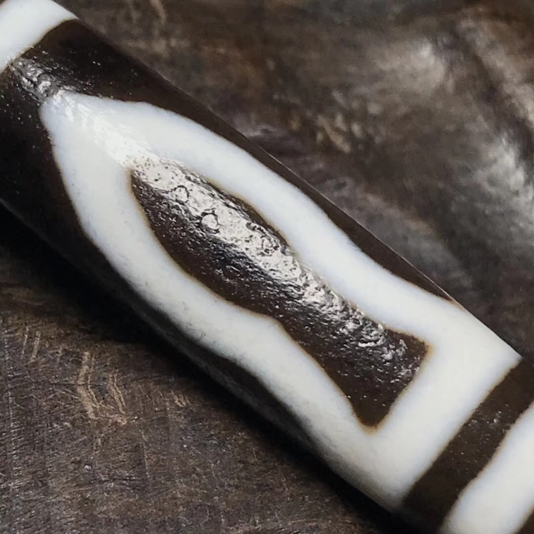 老料高油包浆【一眼靠山天珠】尺寸:53*11mm