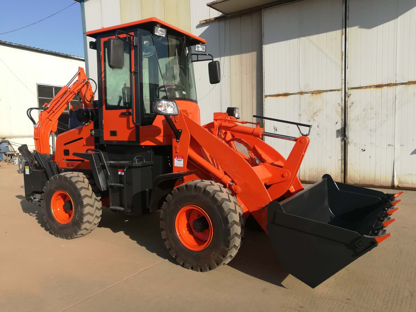 红色两头忙-挖掘装载机