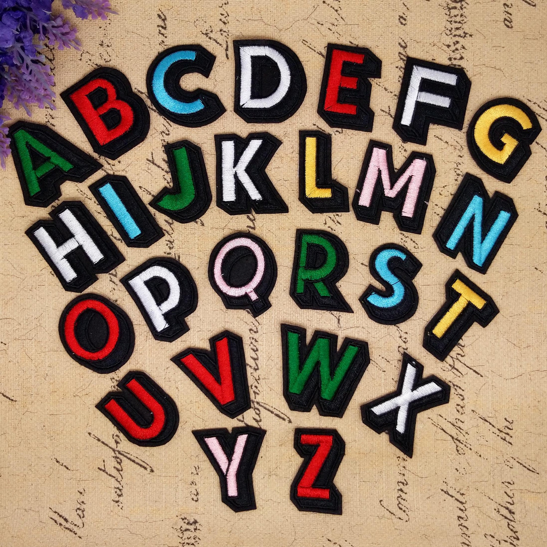 abcdefghijklmnopqrstuvwxyz 26个英文字母绣花章 衣服装饰标布贴