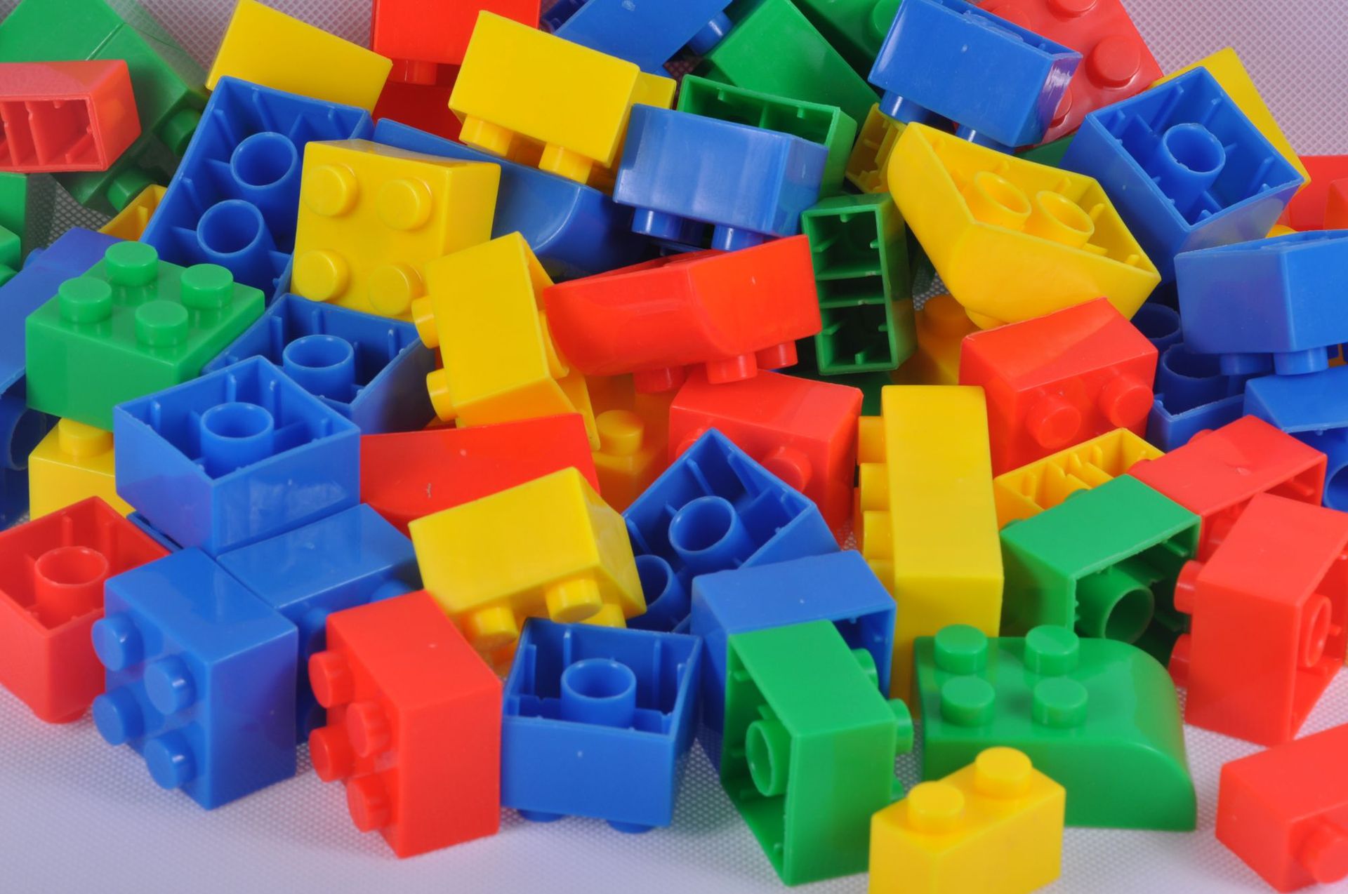 批发婴幼儿童幼儿园桌面益智玩具塑料拼装拼插大块积木大小粒袋装