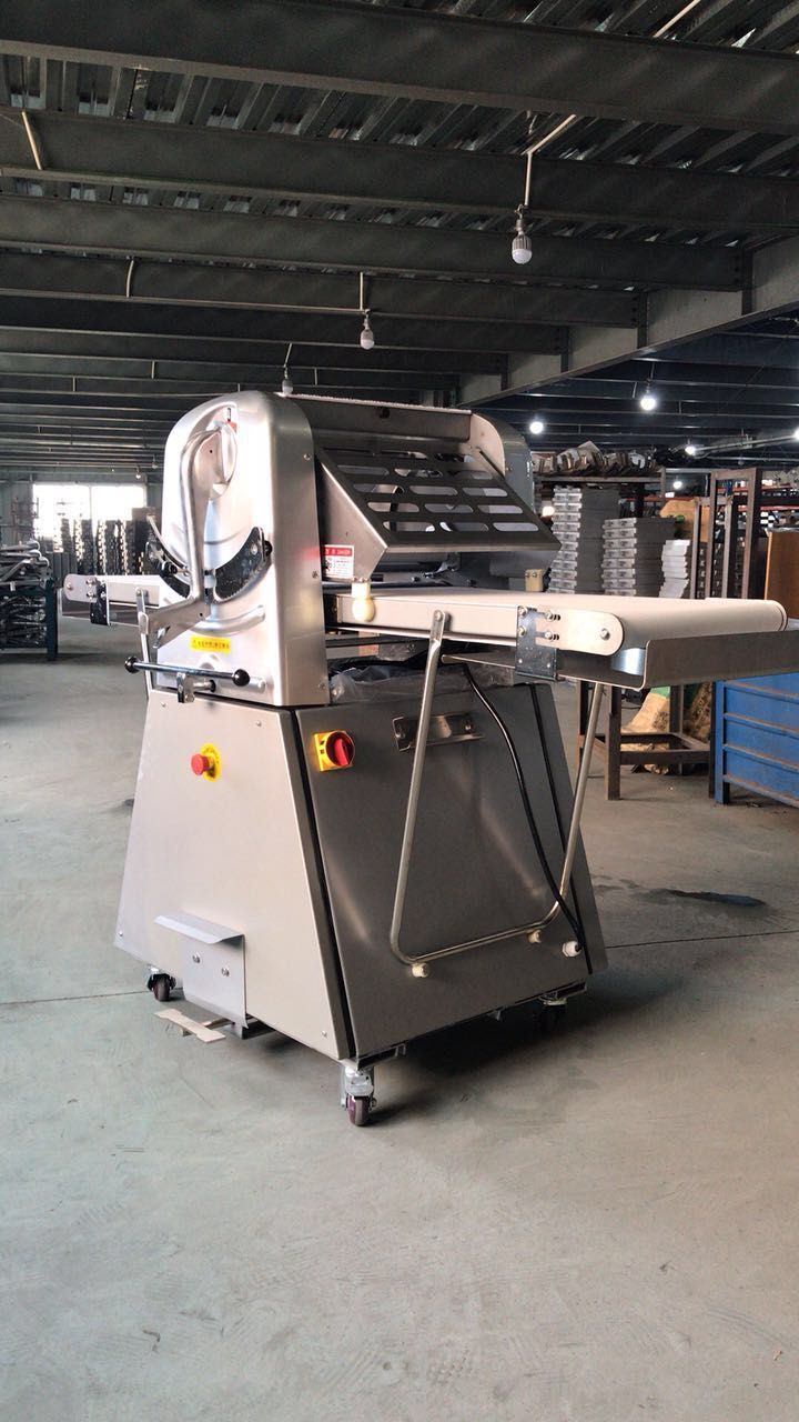 广州鸿麦供应大型落地式开酥机 面包酥皮 食品压面机系列产品