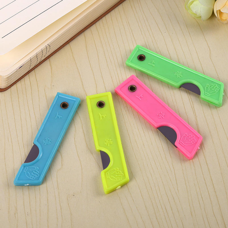 老式折叠小刀 削铅笔刀 美工刀 塑料裁剪刀彩色 削笔刀可供应批发