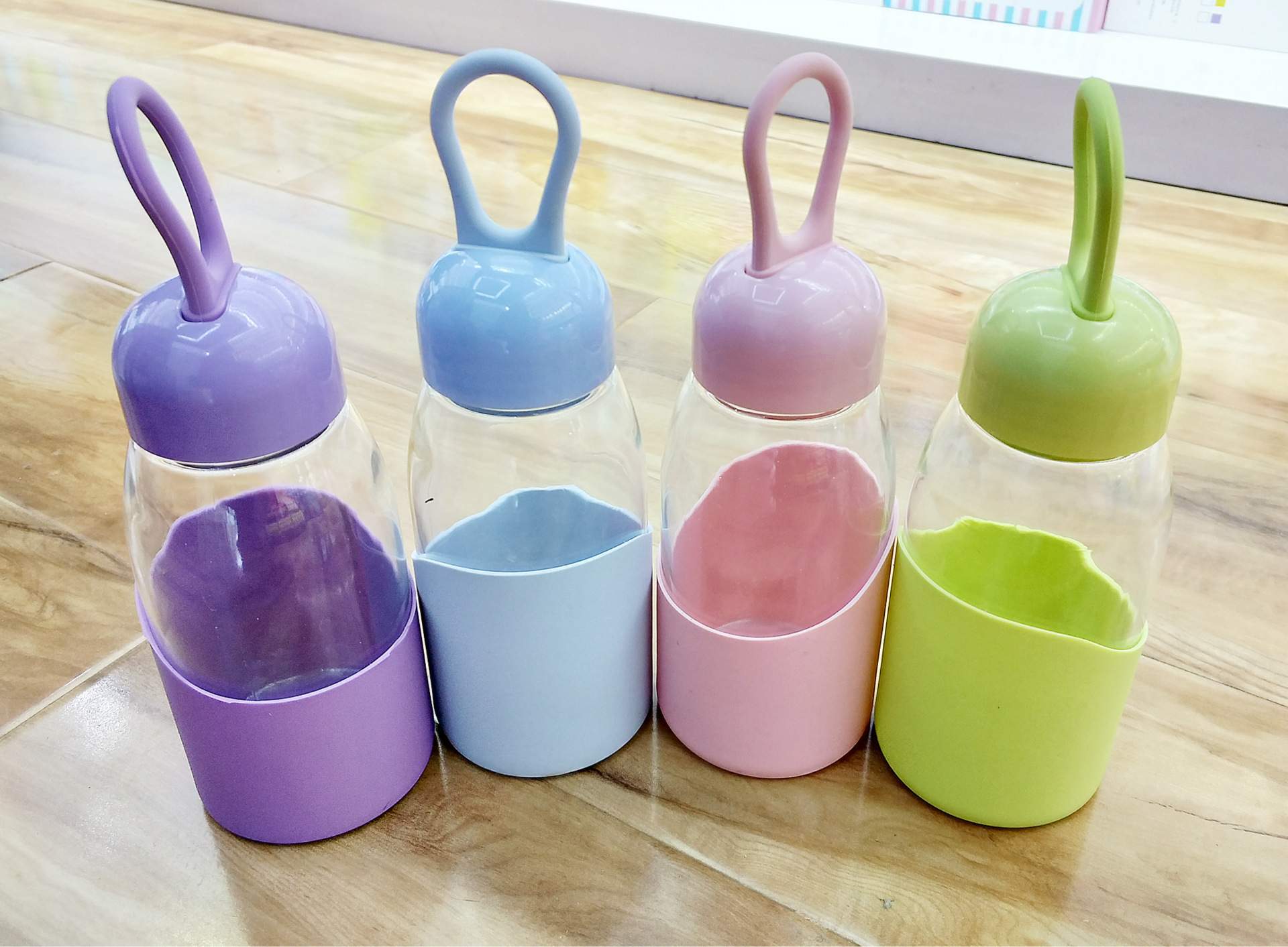 创意礼品玻璃水杯定制企鹅杯广告杯硅胶水滴杯便携隔热随手杯