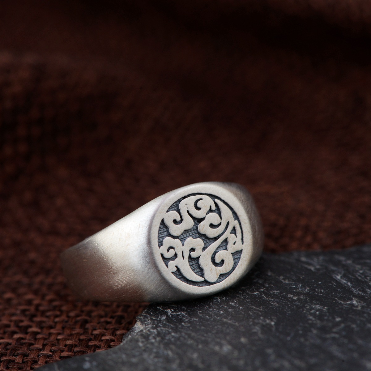 女款刻祥云纹戒指 【采用材质】s925银 【镶嵌宝贝】无 【宝贝尺寸】