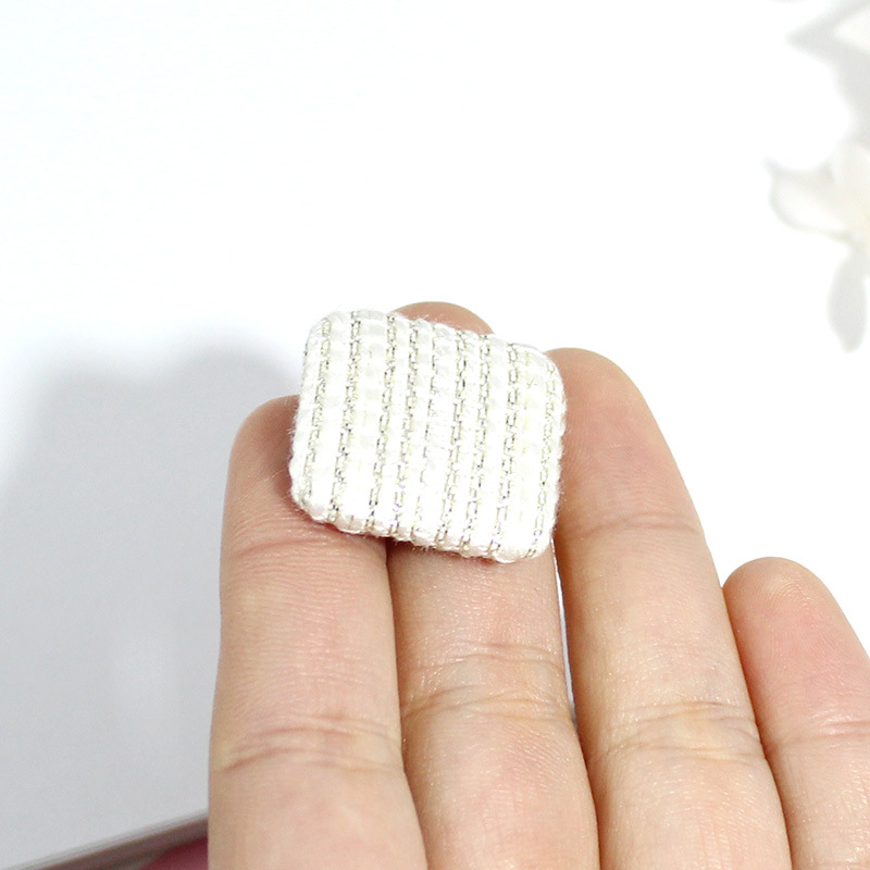 商品名称:正方形包布纽扣 【尺寸】:水貂毛纽扣直径