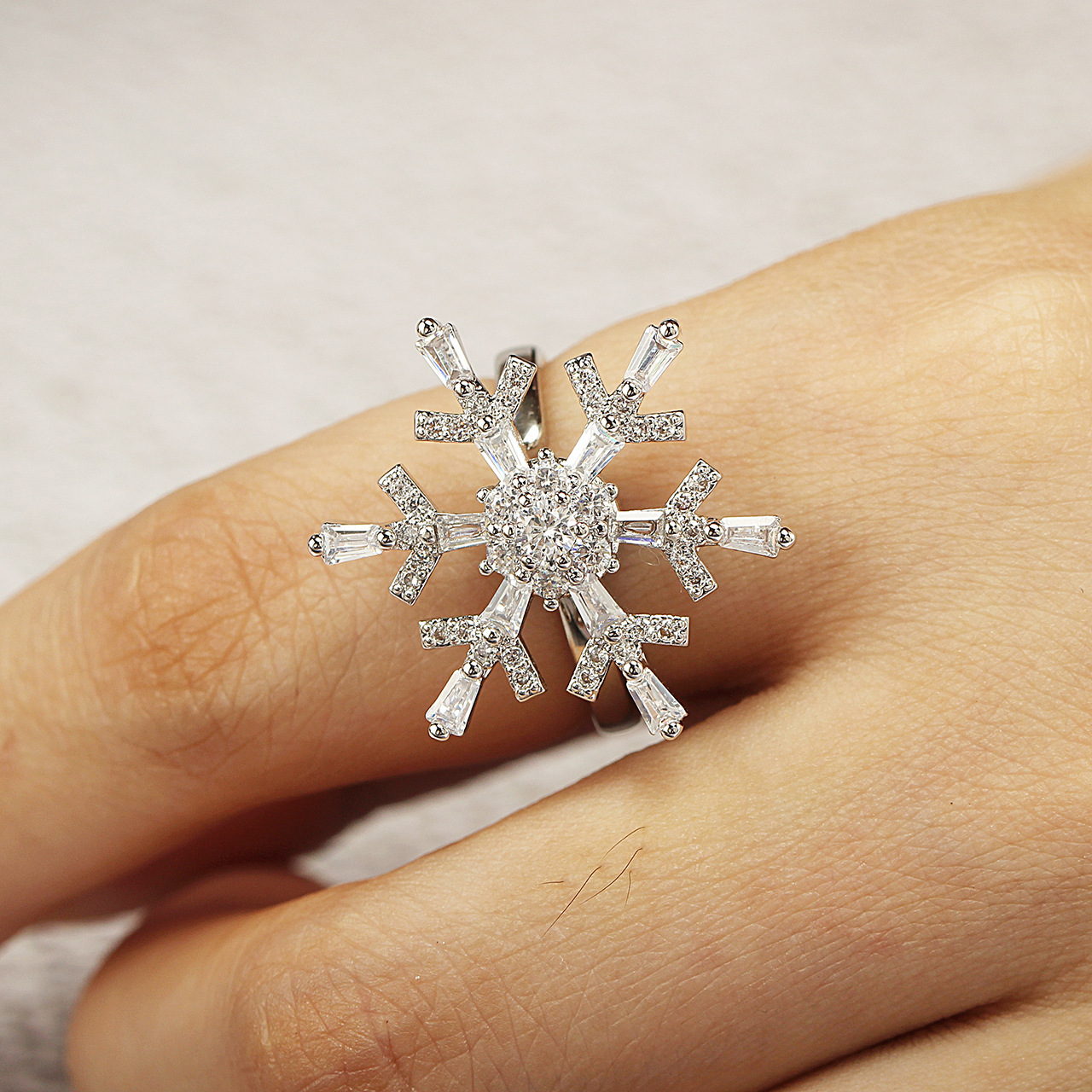 银戒指韩版时尚雪花旋转戒指抖音同款锆石珍珠镶钻手饰一件代发