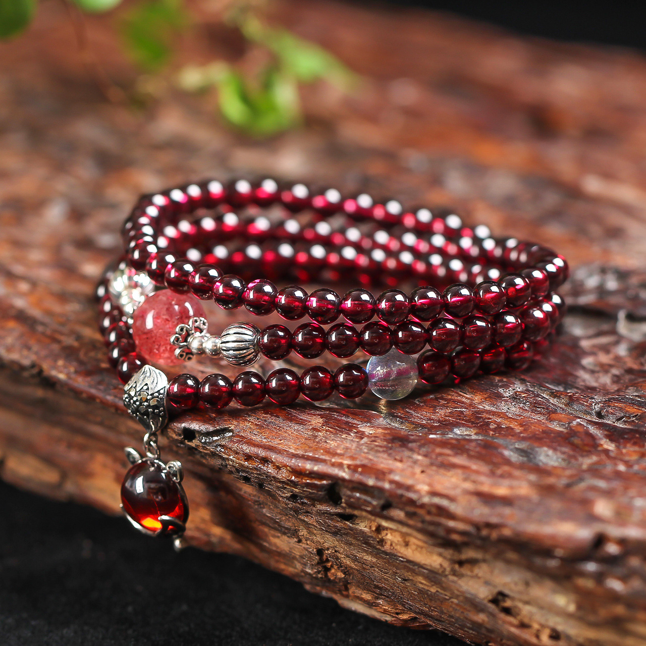 天然酒红石榴石手链 6a级石榴石手串女人石多层3圈水晶手链银狐狸