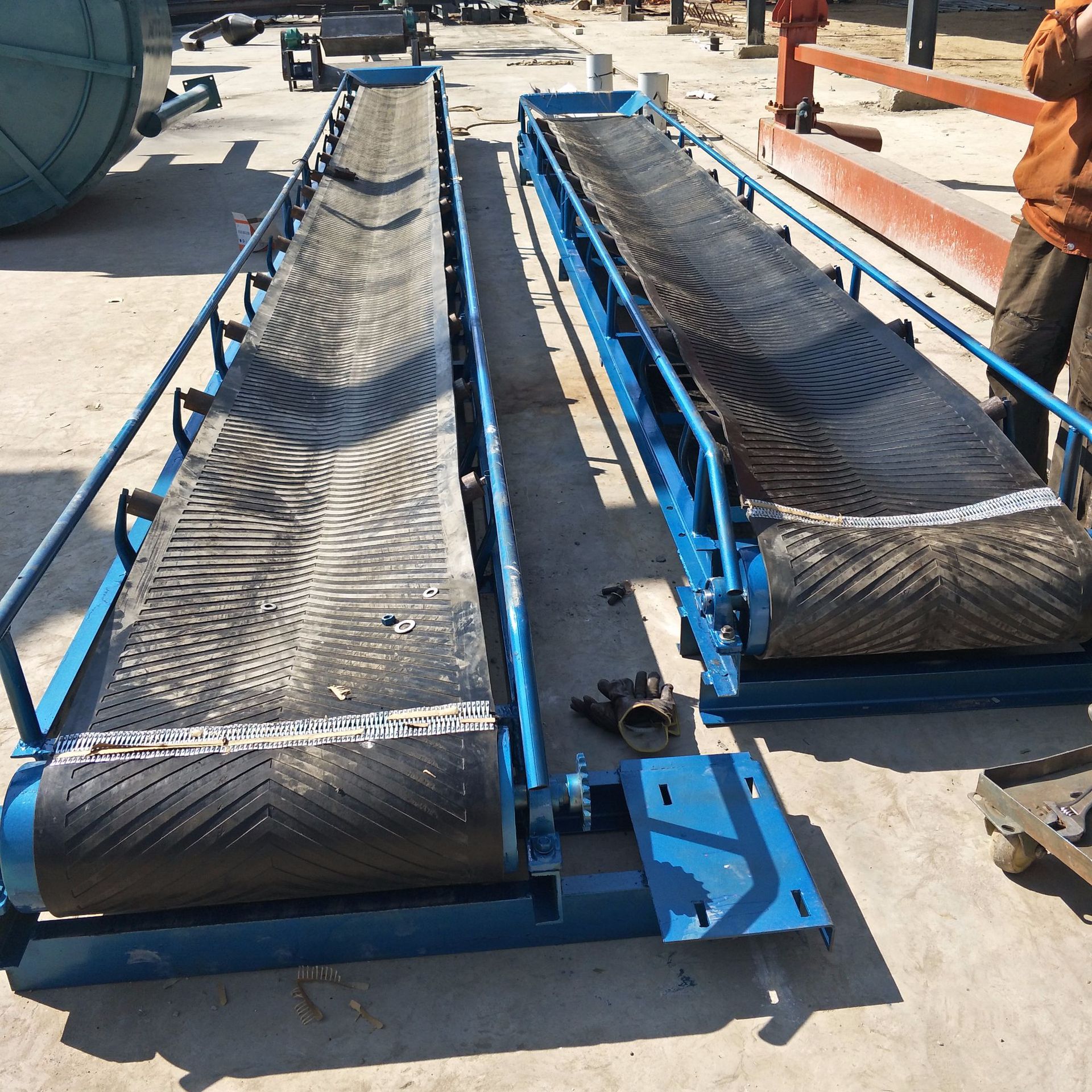 干粉砂浆黑色橡胶移动式皮带输送机粮食装卸车皮带式传输机