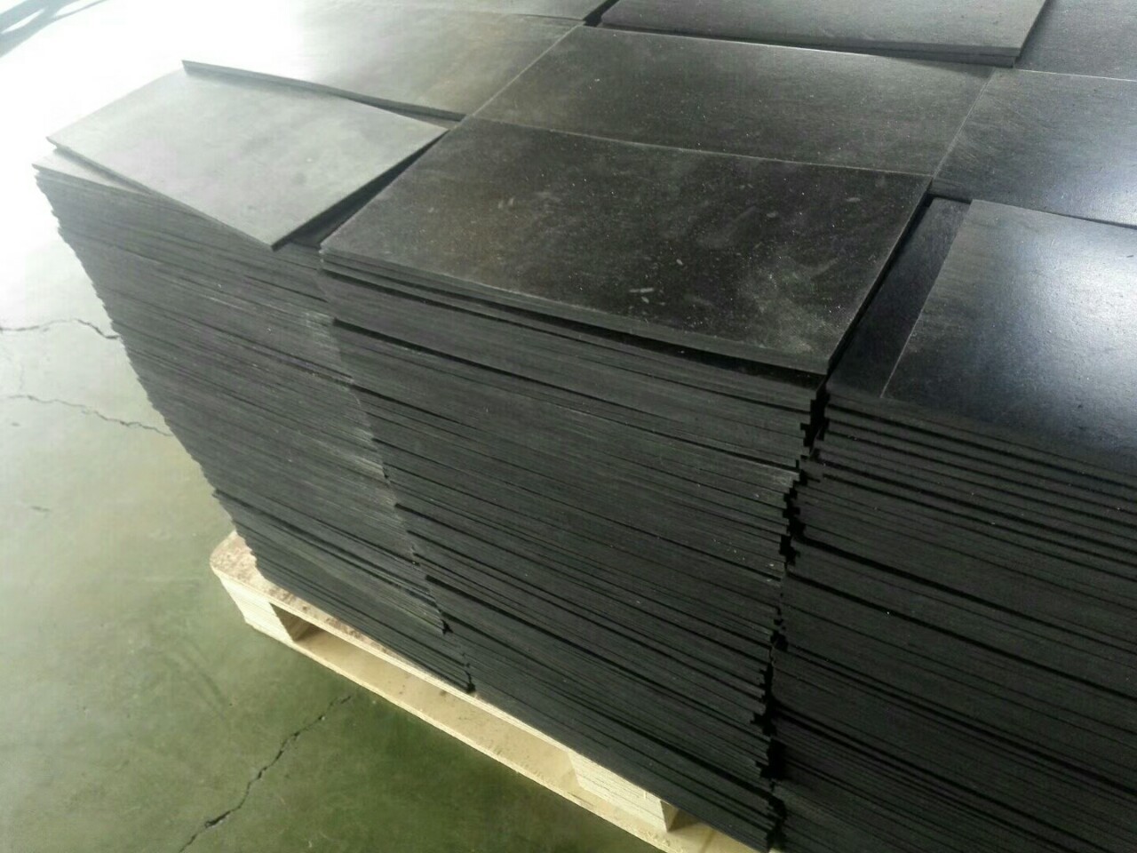 销售氟橡胶板 量大从优欢迎定制