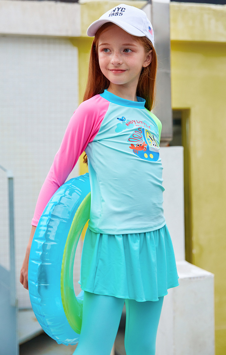 泳衣颜色会因为拍摄光线不同出现色差 请以实物为准       小模特信息