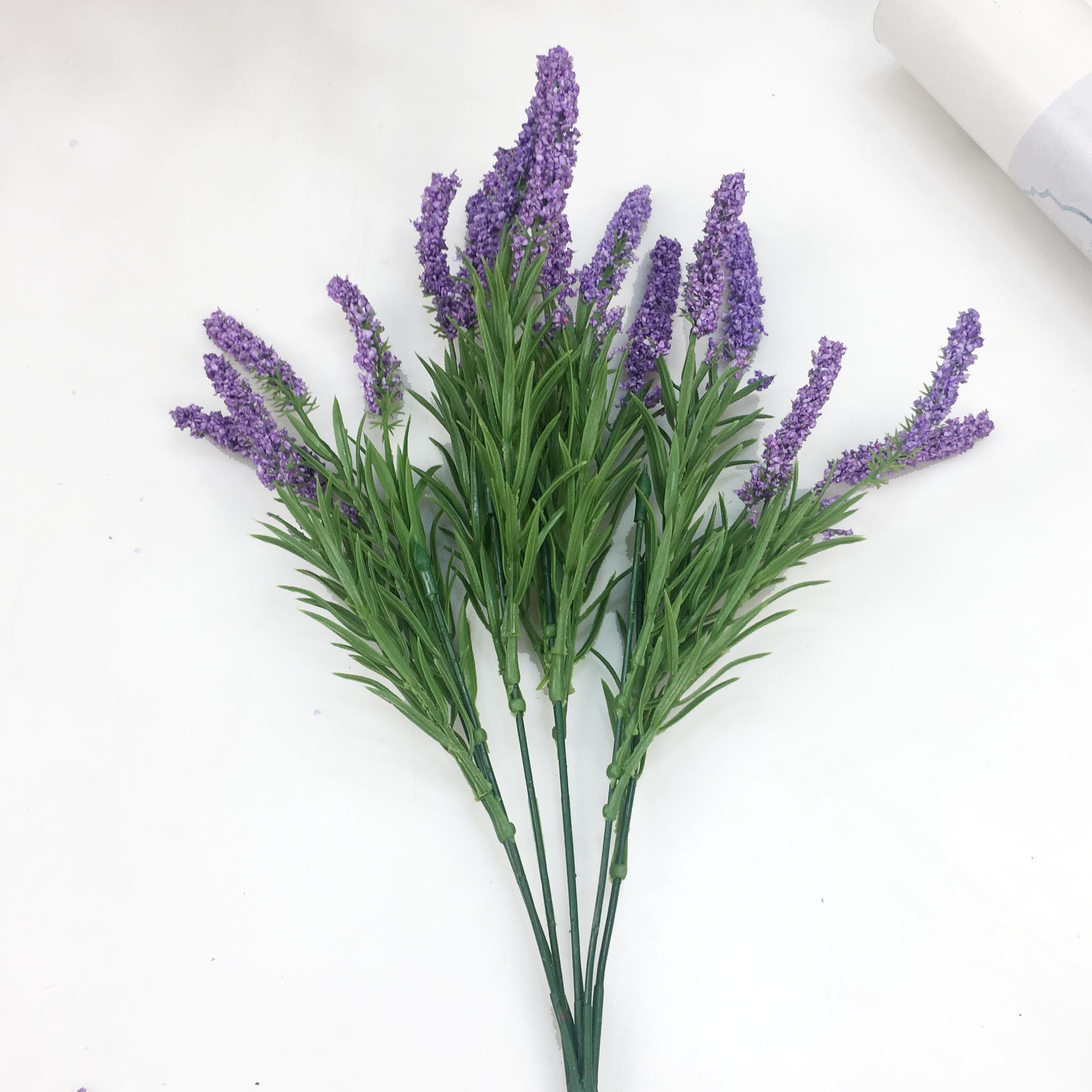 颜色:白色 粉色 紫色 玫红尺寸:材质:塑料品名:薰衣草产品描述商品