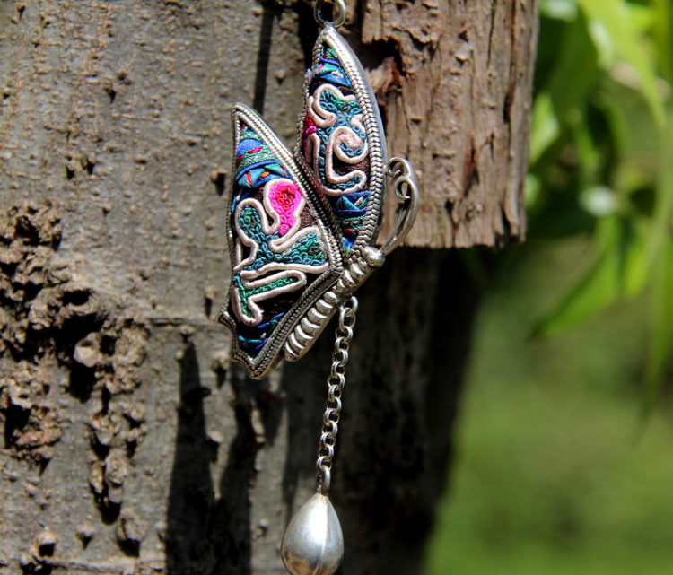 新款蝴蝶手工苗银老绣挂饰首饰民族风原创毛衣链刺绣苗绣项链