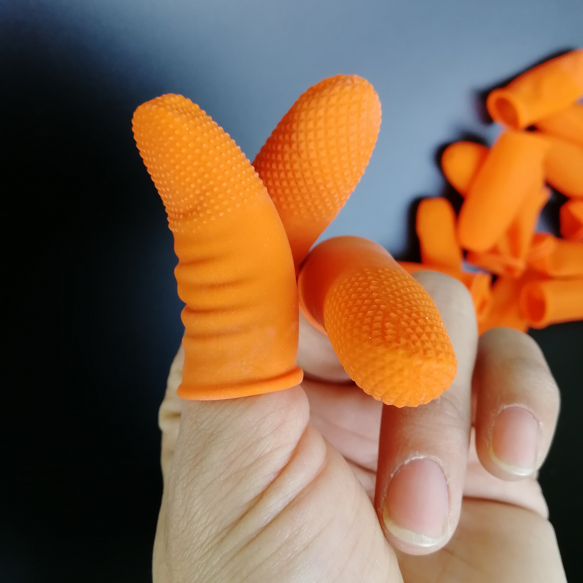 防滑手指套加厚耐磨乳胶橙色指甲套工作防护护甲手指头保护套批发