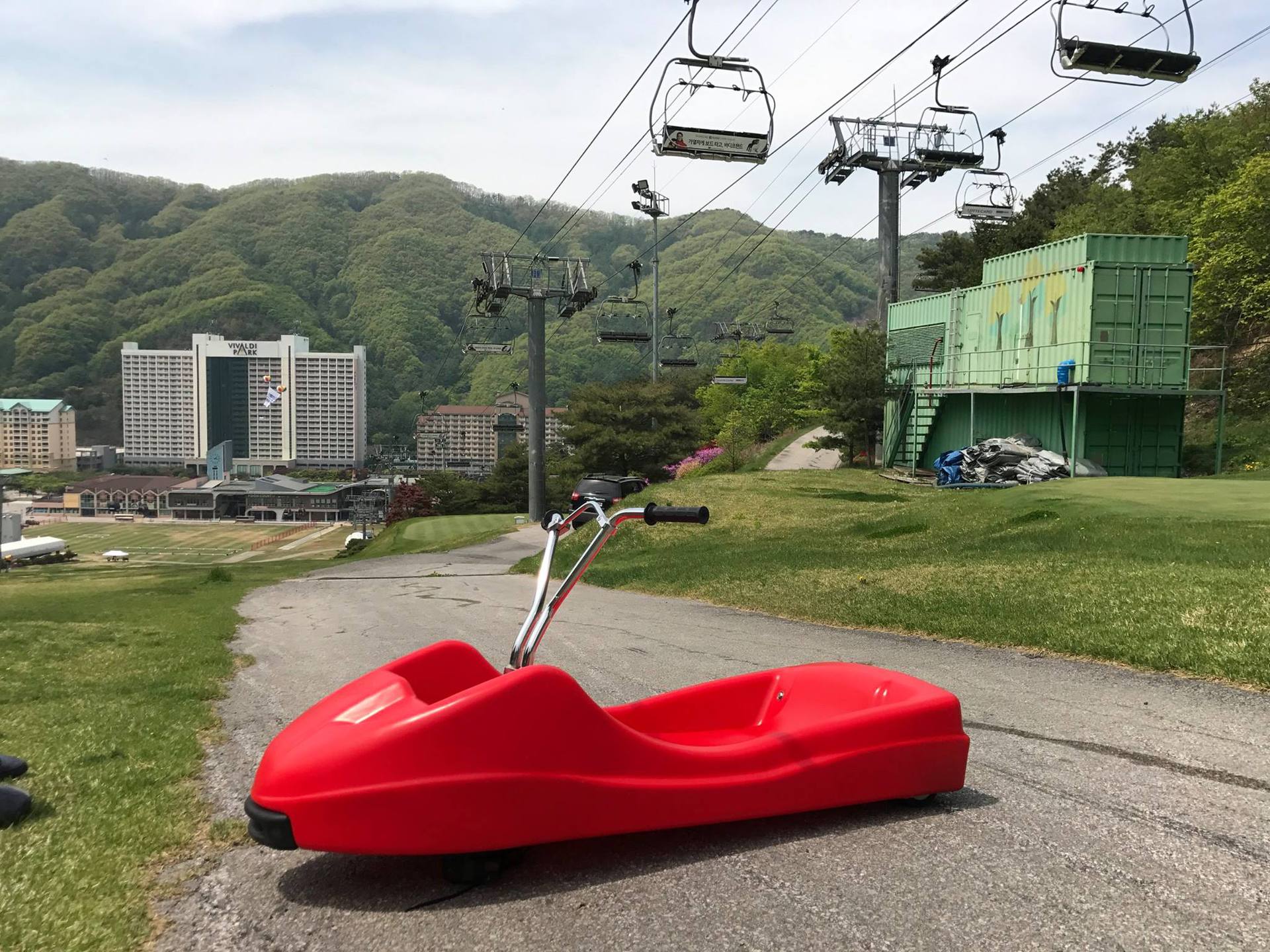 厂家定制网红滑板车 山地斜坡滑车 户外亲子游乐设施山道滑草车