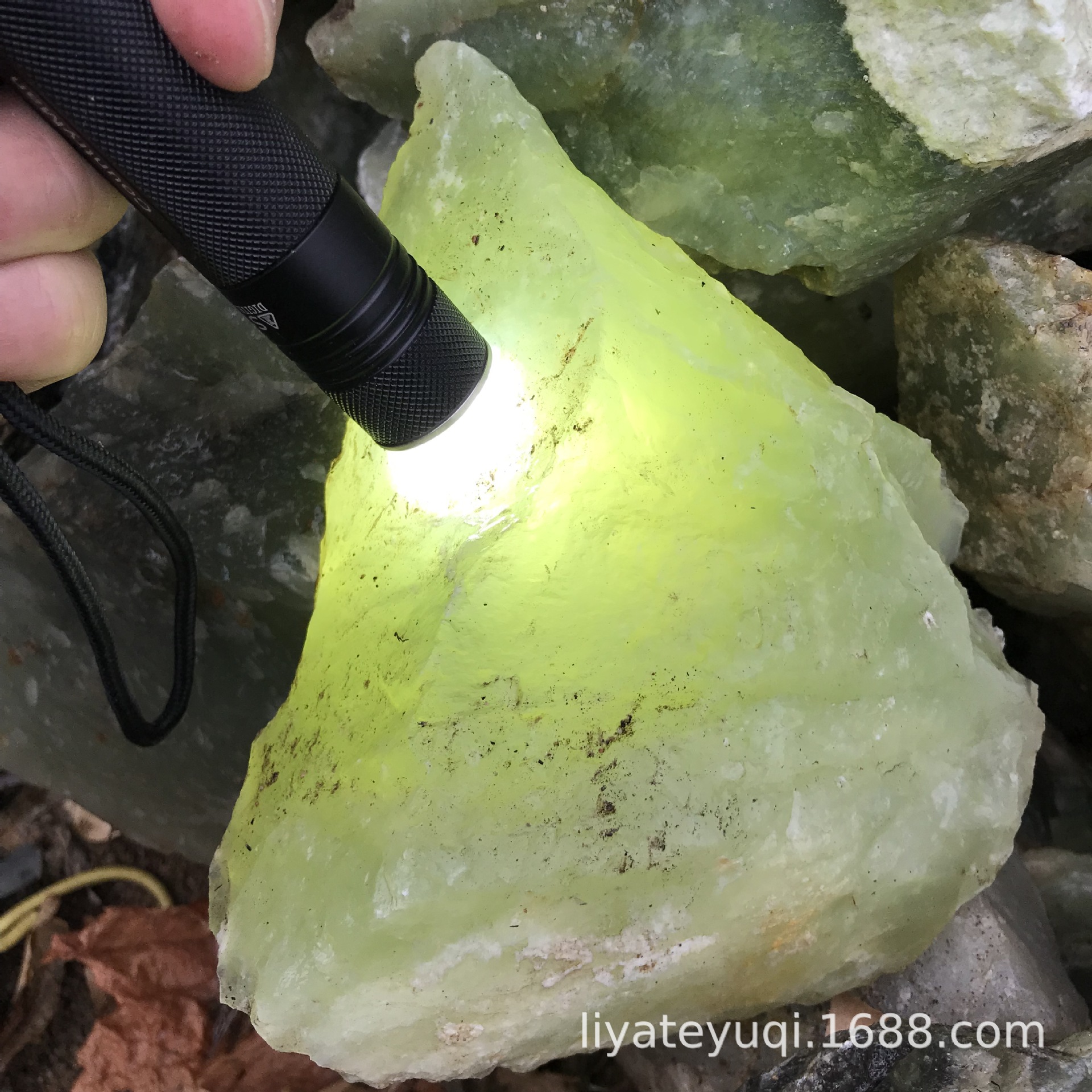 岫玉产地批发老坑天然大块玉石原料 岫玉原石摆件料 岫岩玉石原石