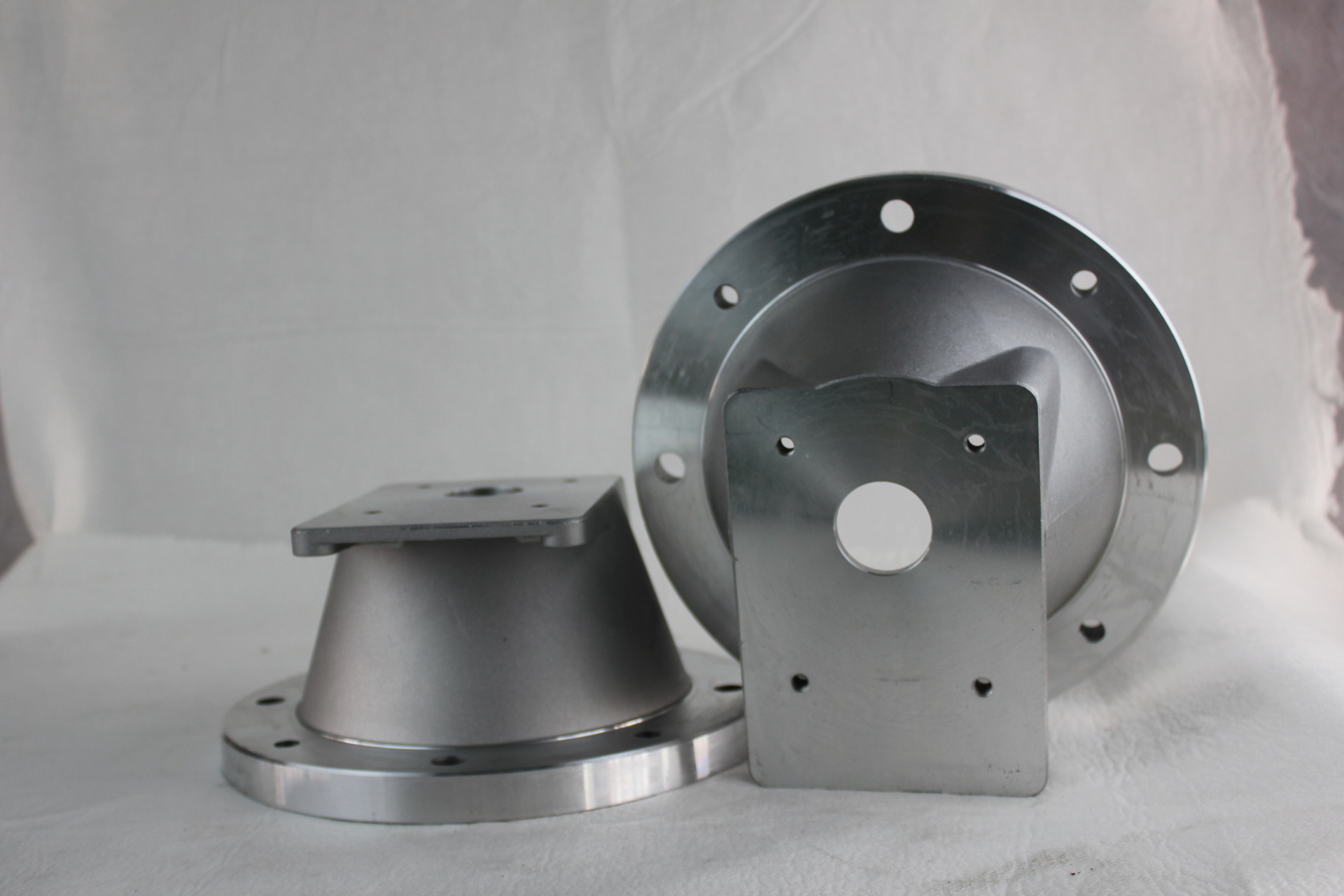 批发意大利久耐用低价液压钟形罩铝合金压铸钟形罩ls253