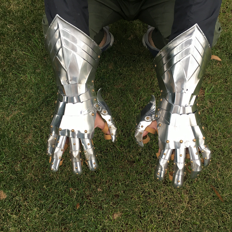 酒吧会所墙面装饰摆件工艺品哥特盔甲手套中世纪仿古金属短剑盾牌