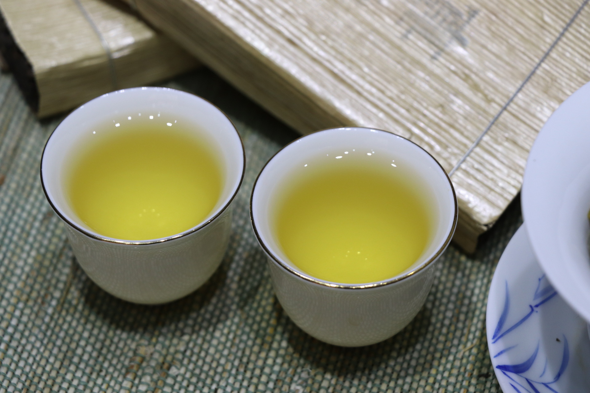 云南普洱茶生茶老班章古树250g竹叶砖