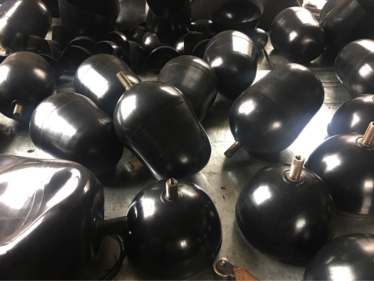 辽宁本溪供应5加仑天然胶蓄能器皮囊 丁腈皮囊