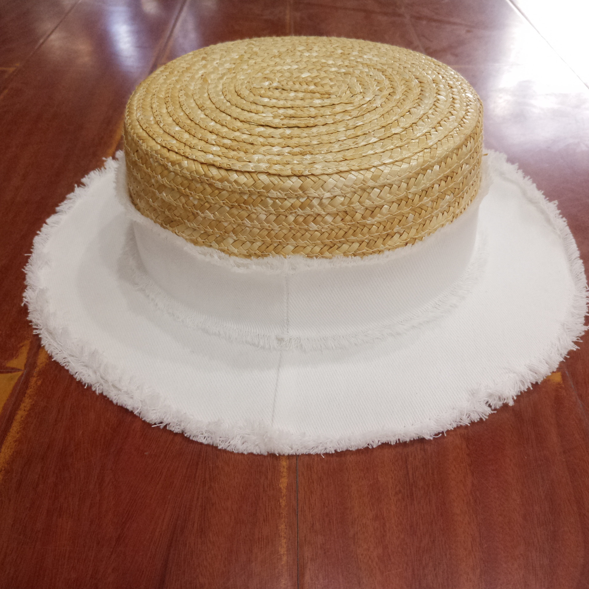 2018年新款 白色牛仔布流苏麦秆帽 旅游度假单品拍照时尚大沿帽