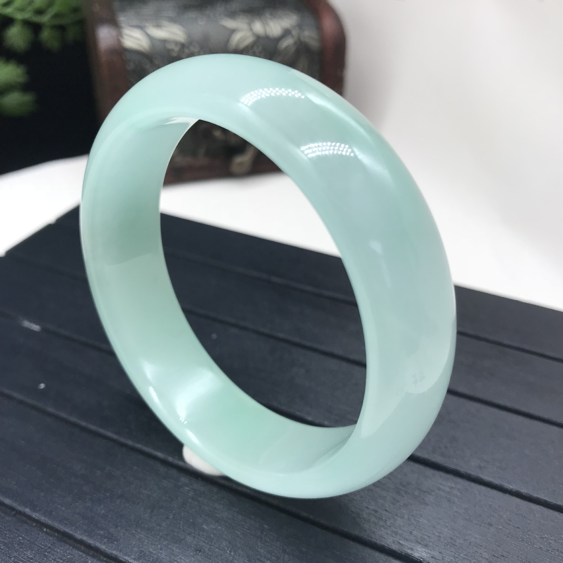 天然缅甸玉石ab翡翠玉石原色手镯浅豆绿色手镯精美女款手环